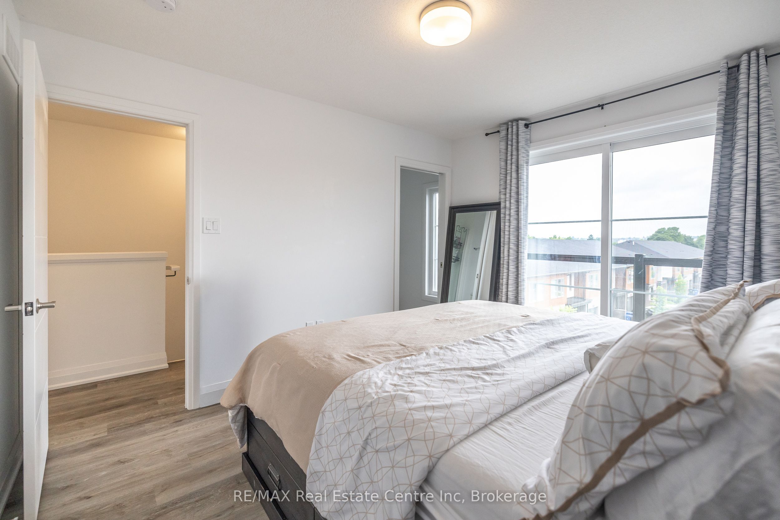170 Huron Street Property Photo 14