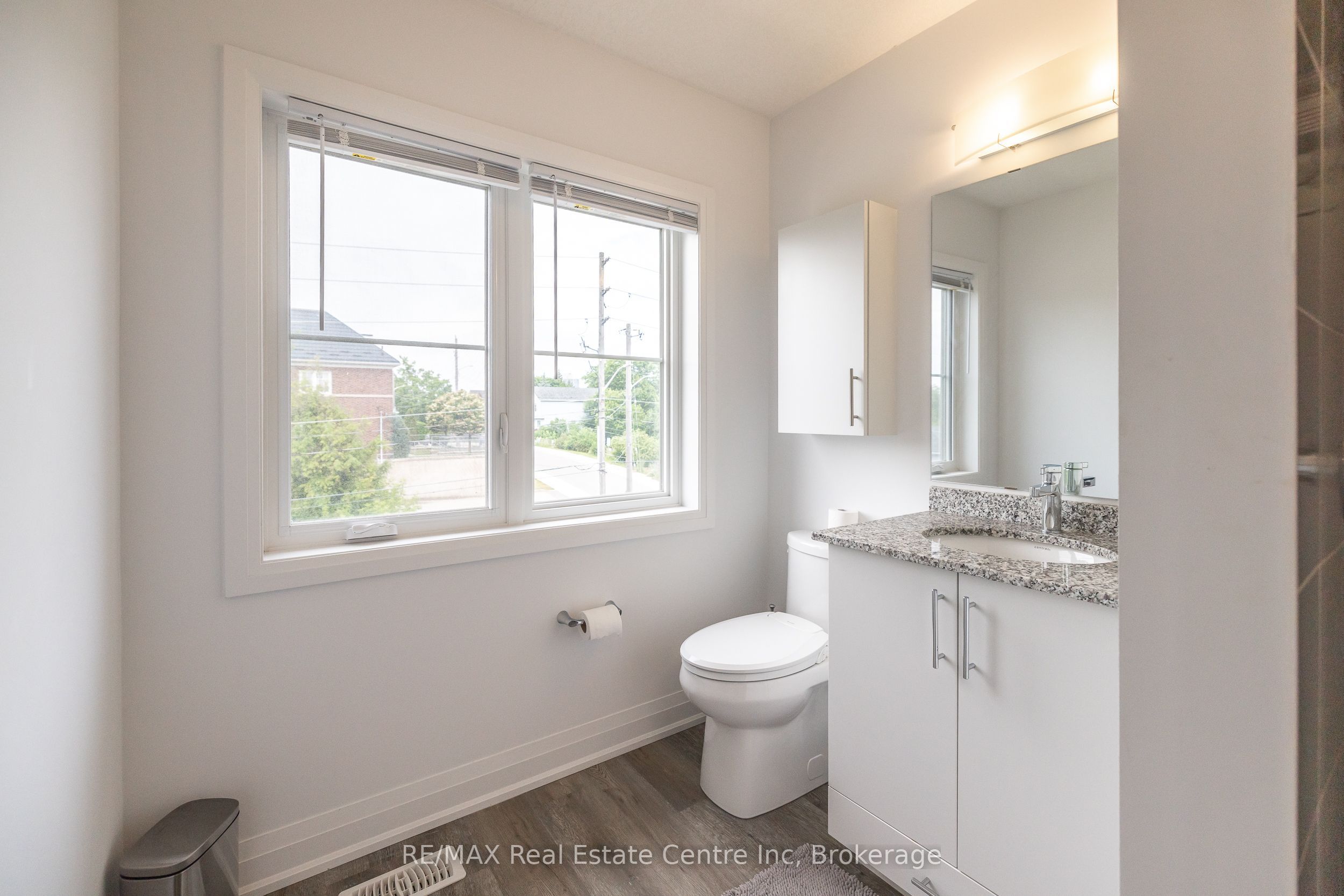 170 Huron Street Property Photo 18