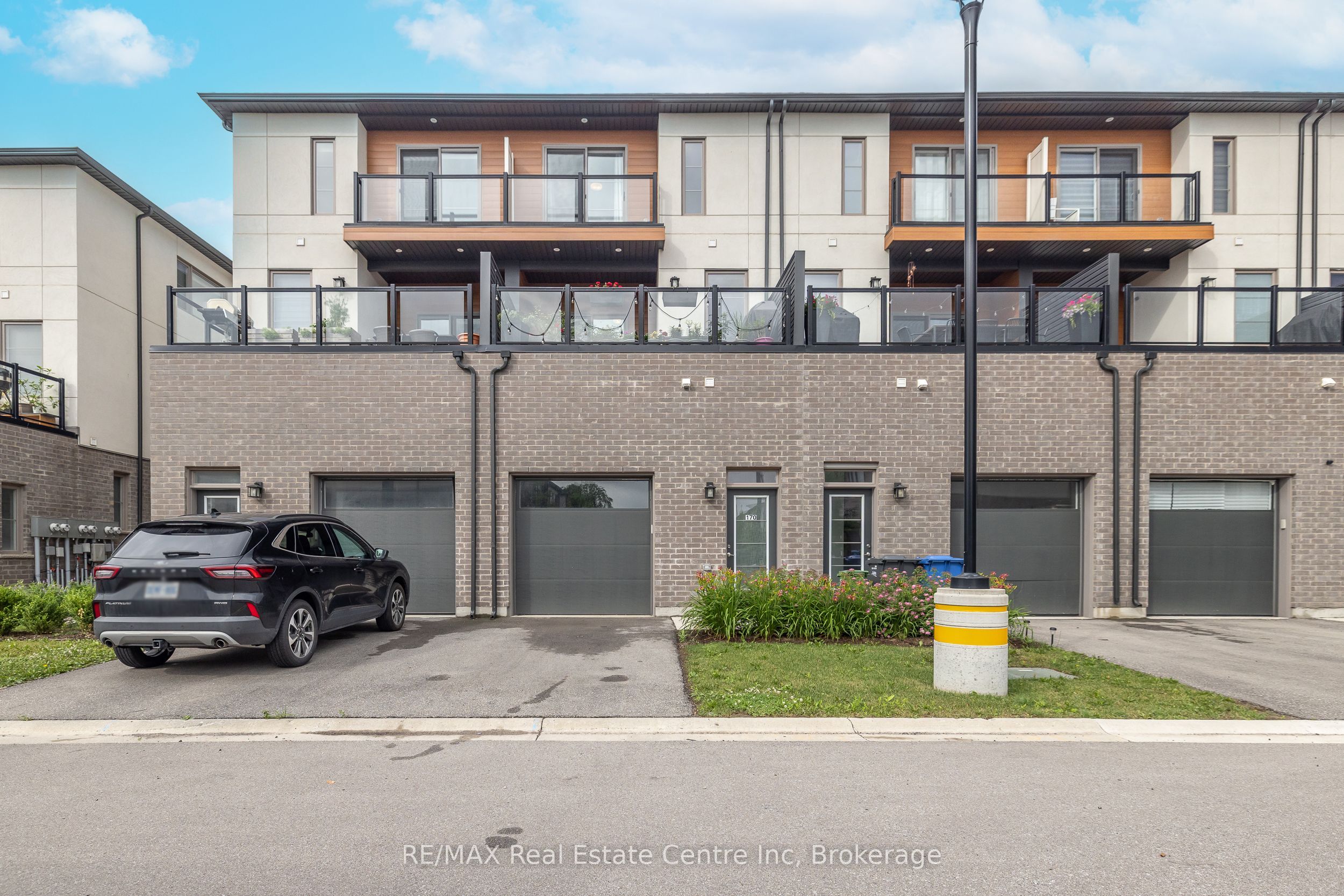 170 Huron Street Property Photo 23