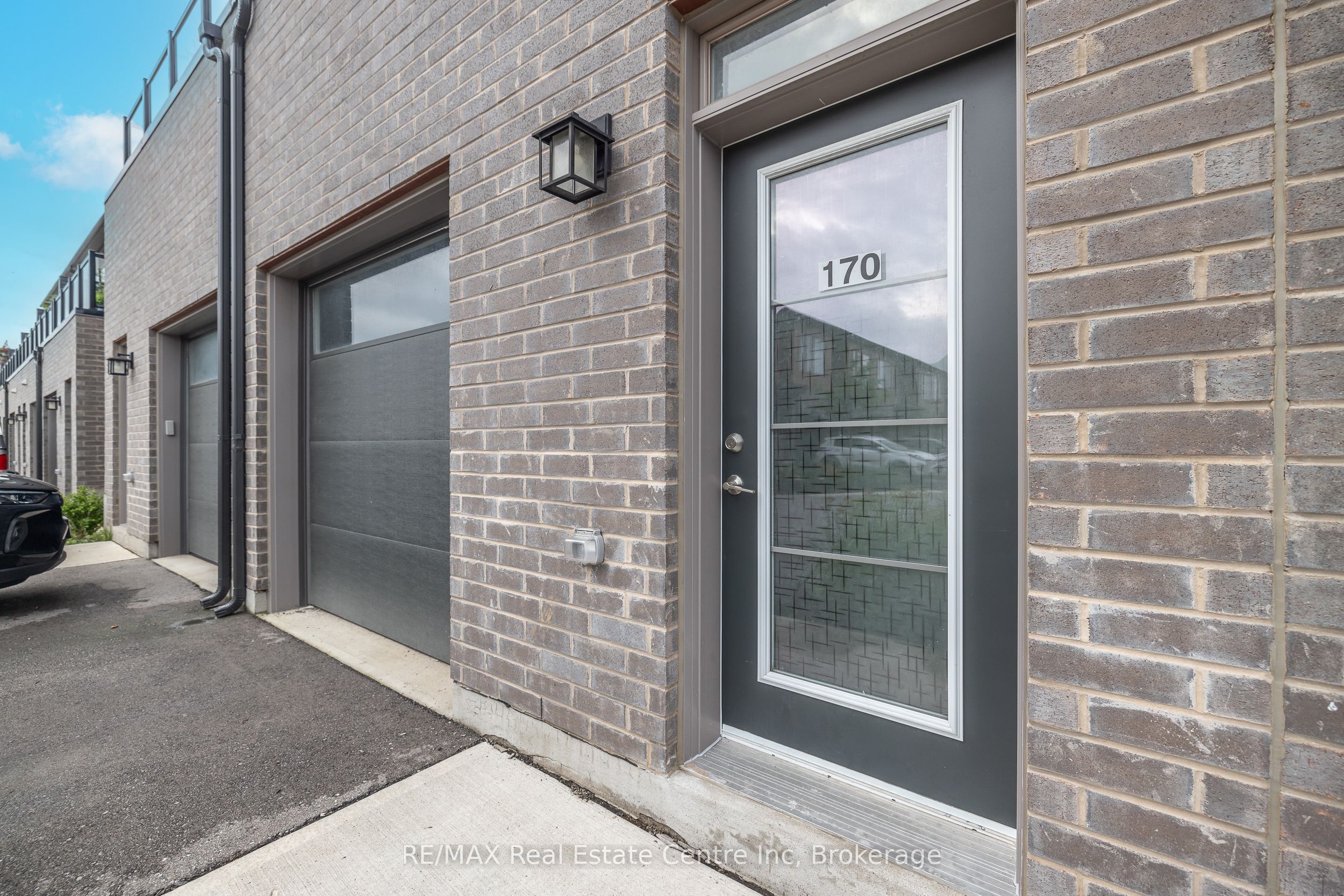 170 Huron Street Property Photo 25