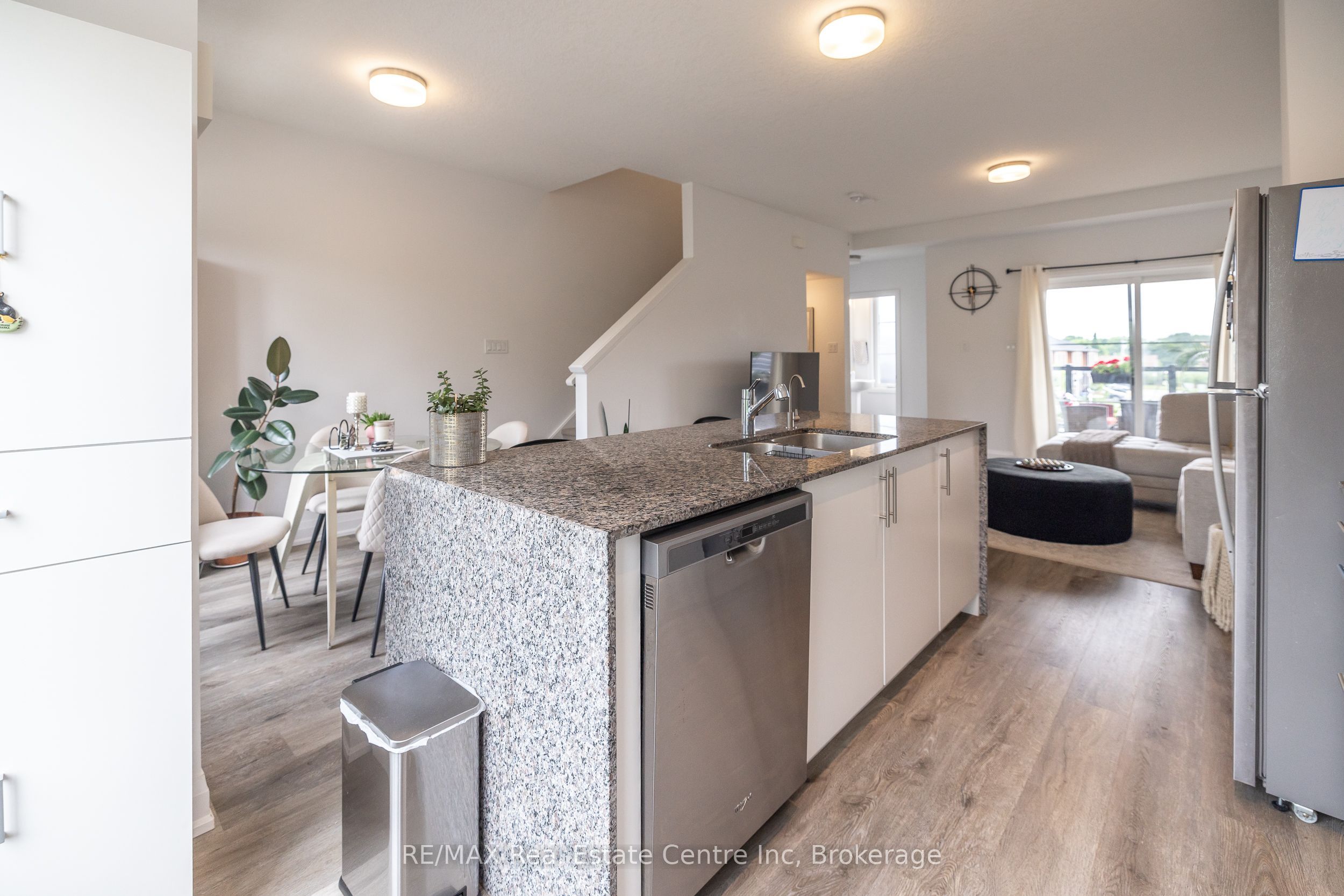 170 Huron Street Property Photo 26