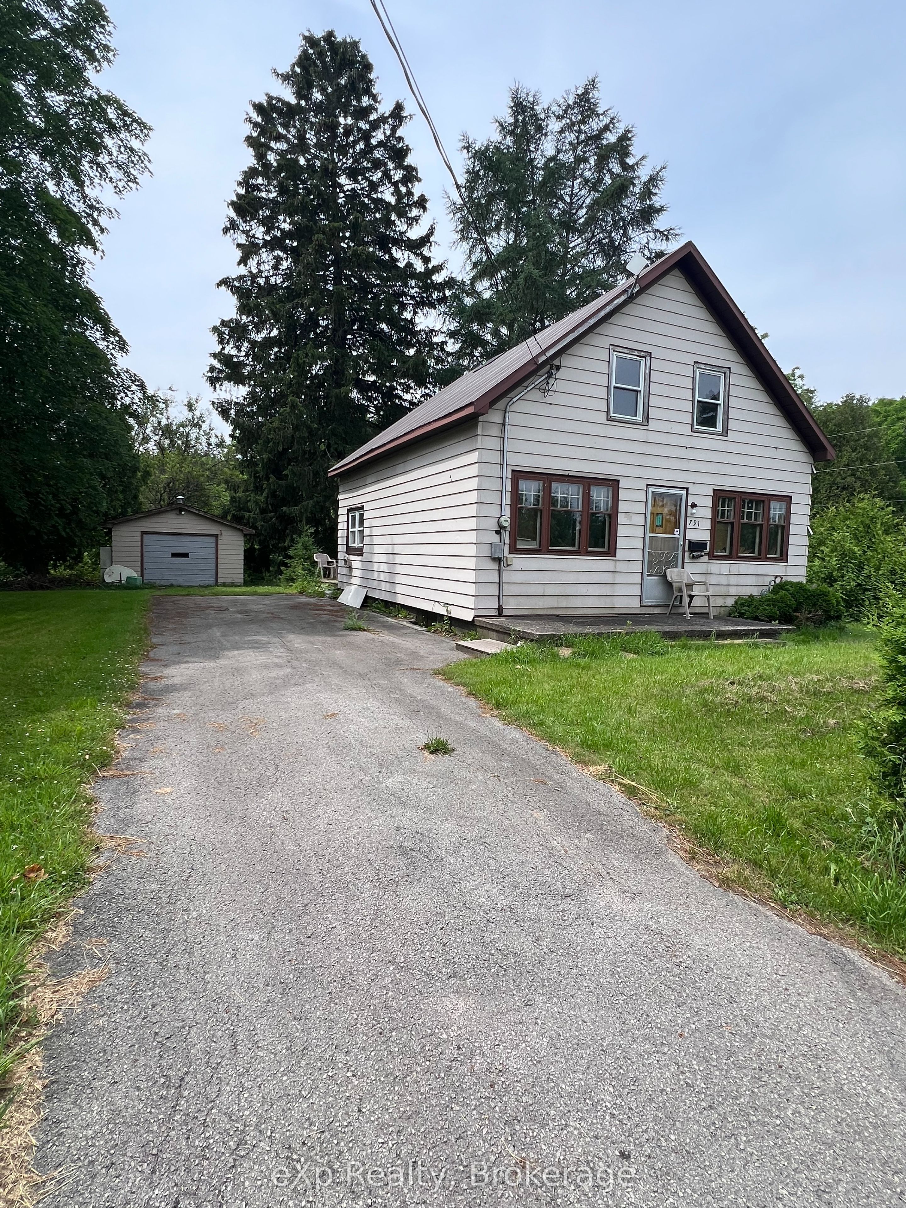 791 23rd Street W Property Photo 1