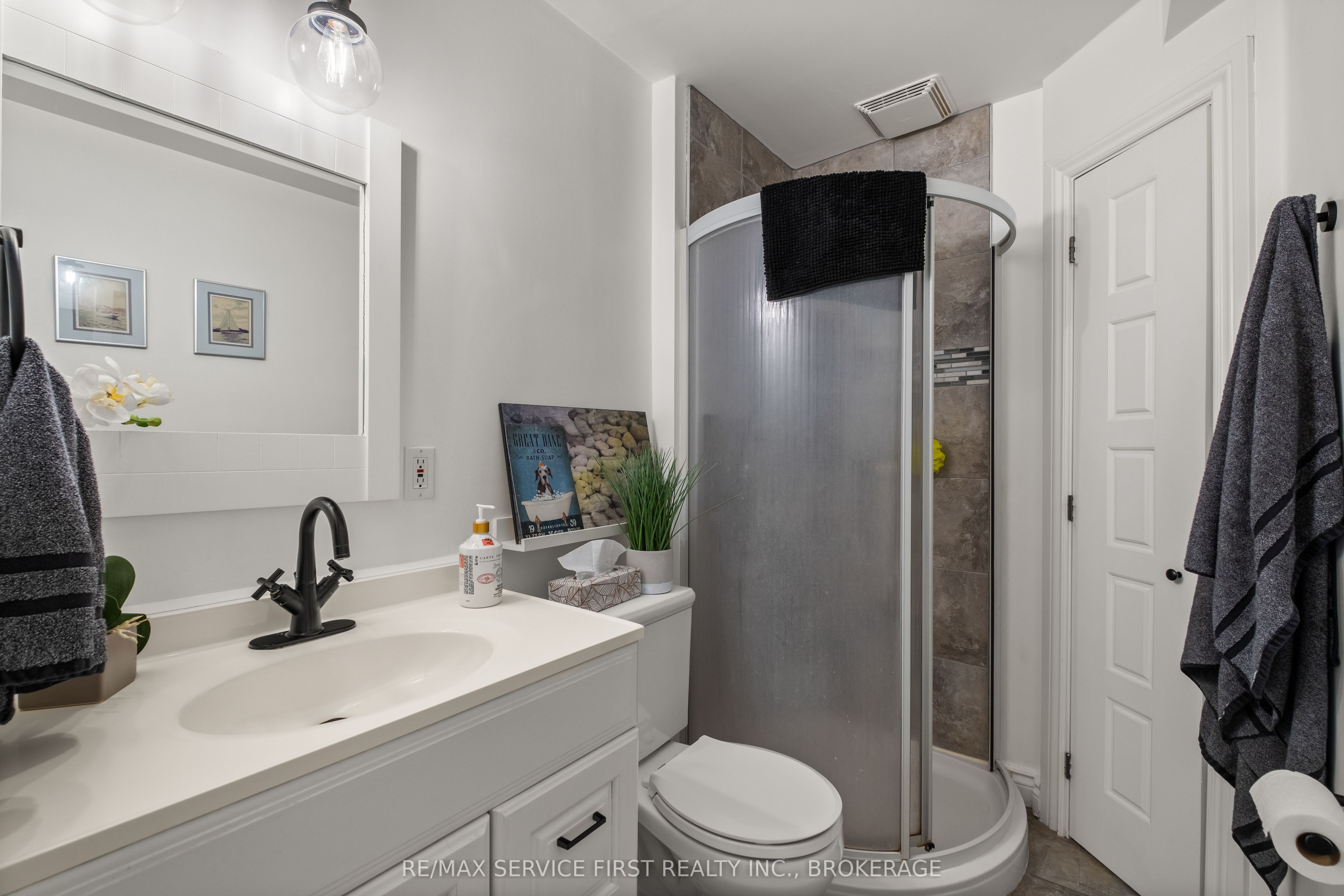 3674 Princess Street Property Photo 23