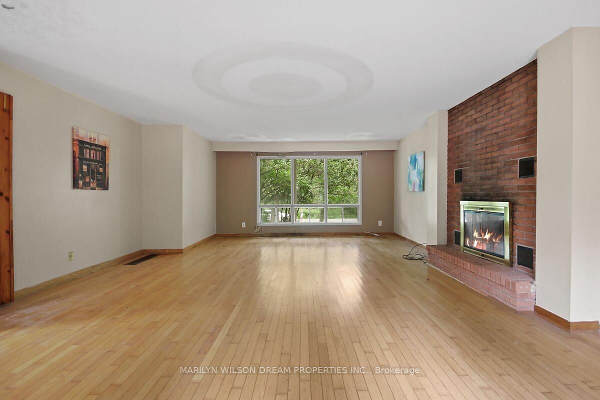 3089 Barlow Crescent Property Photo 3