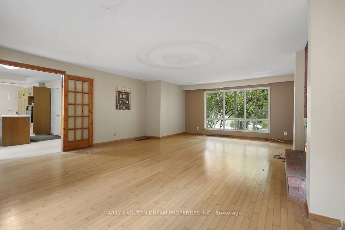 3089 Barlow Crescent Property Photo 6