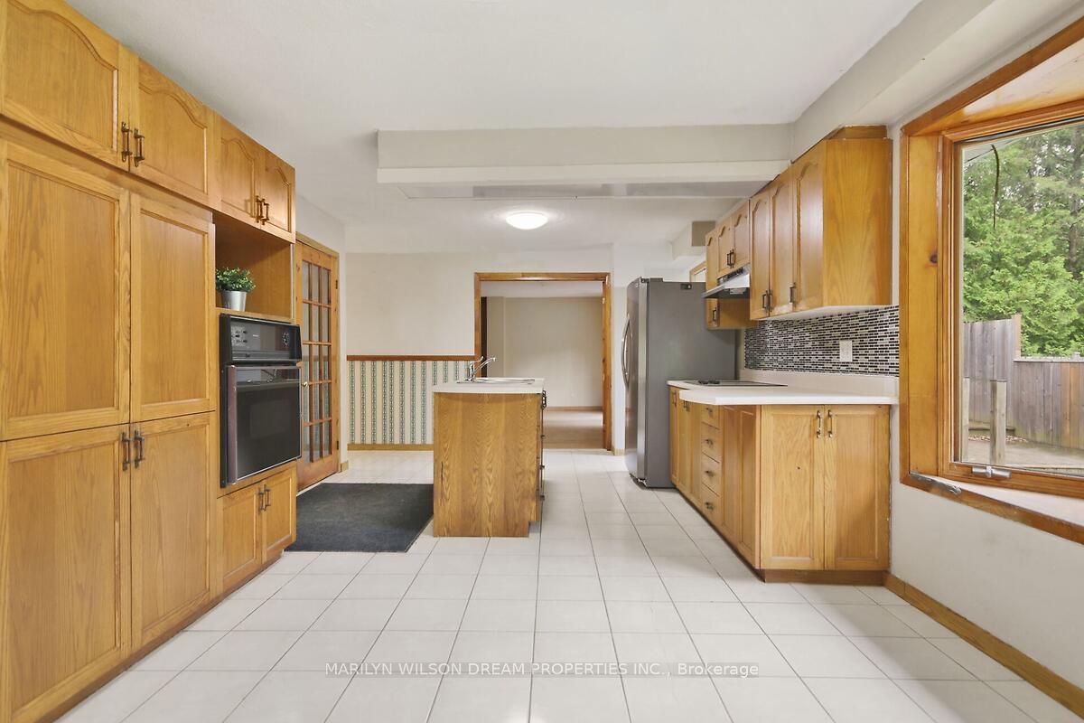 3089 Barlow Crescent Property Photo 12