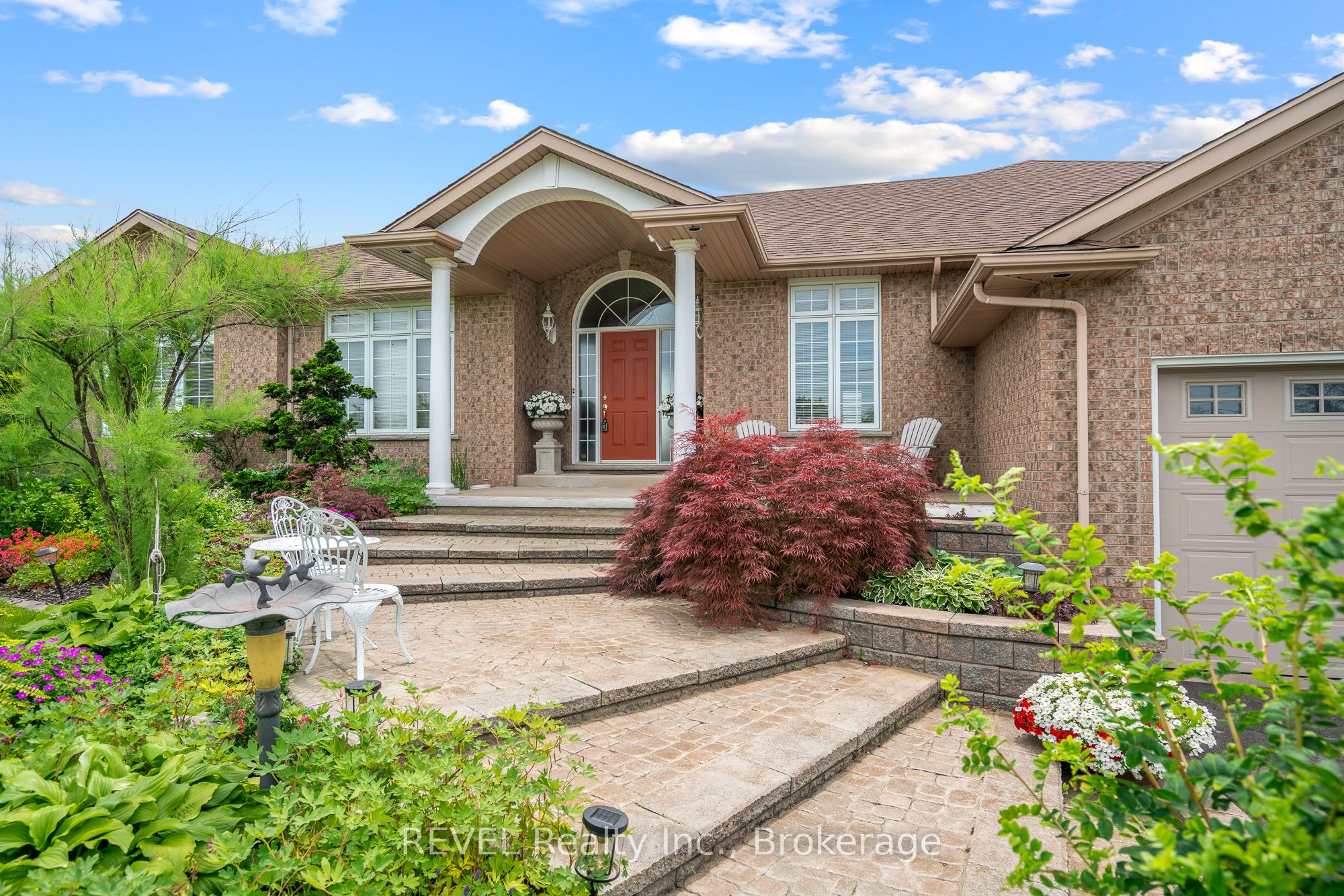 925 Queenston Road Property Photo 3