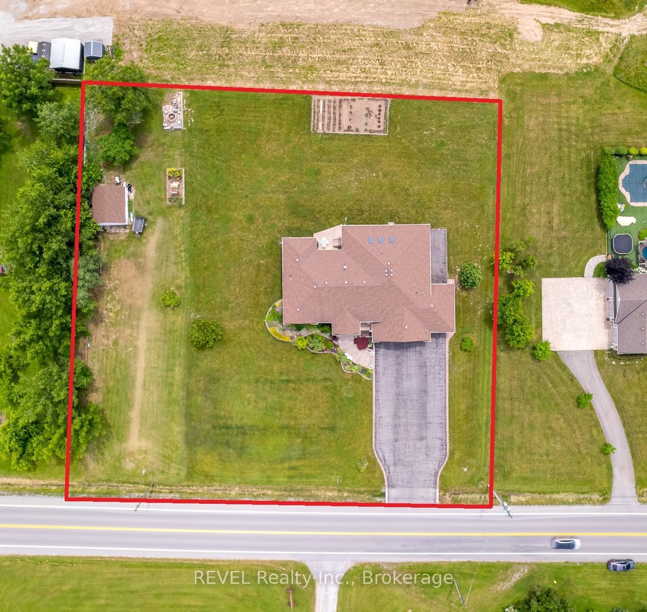 925 Queenston Road Property Photo 5