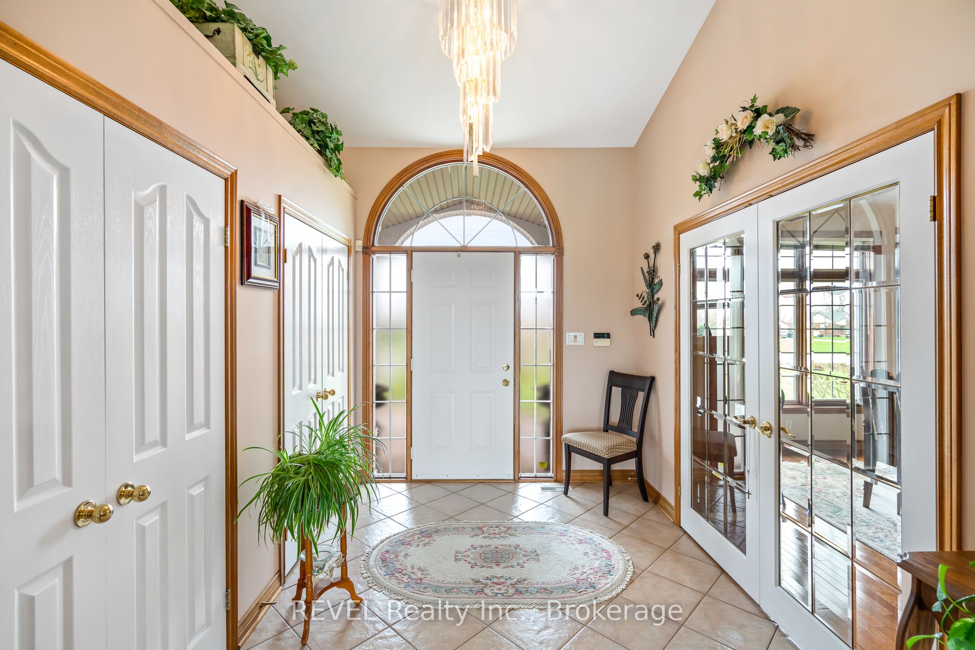 925 Queenston Road Property Photo 7