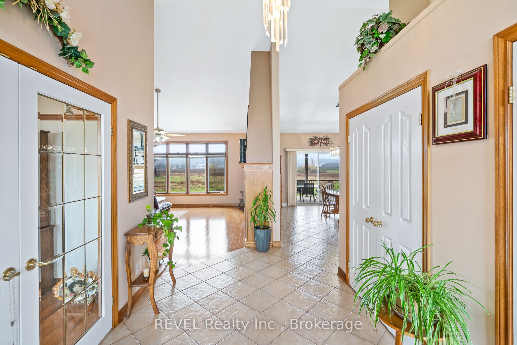 925 Queenston Road Property Photo 8