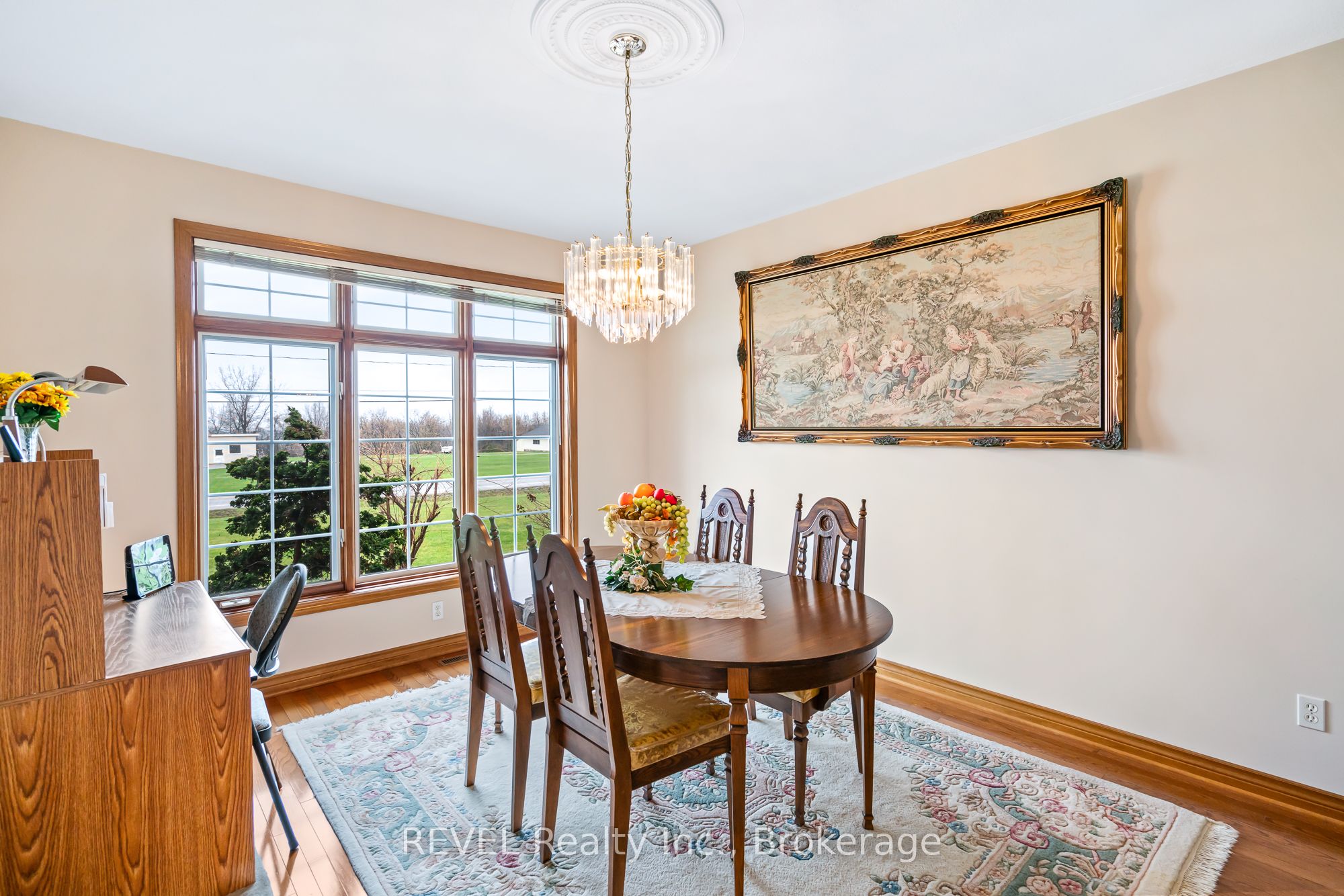 925 Queenston Road Property Photo 9