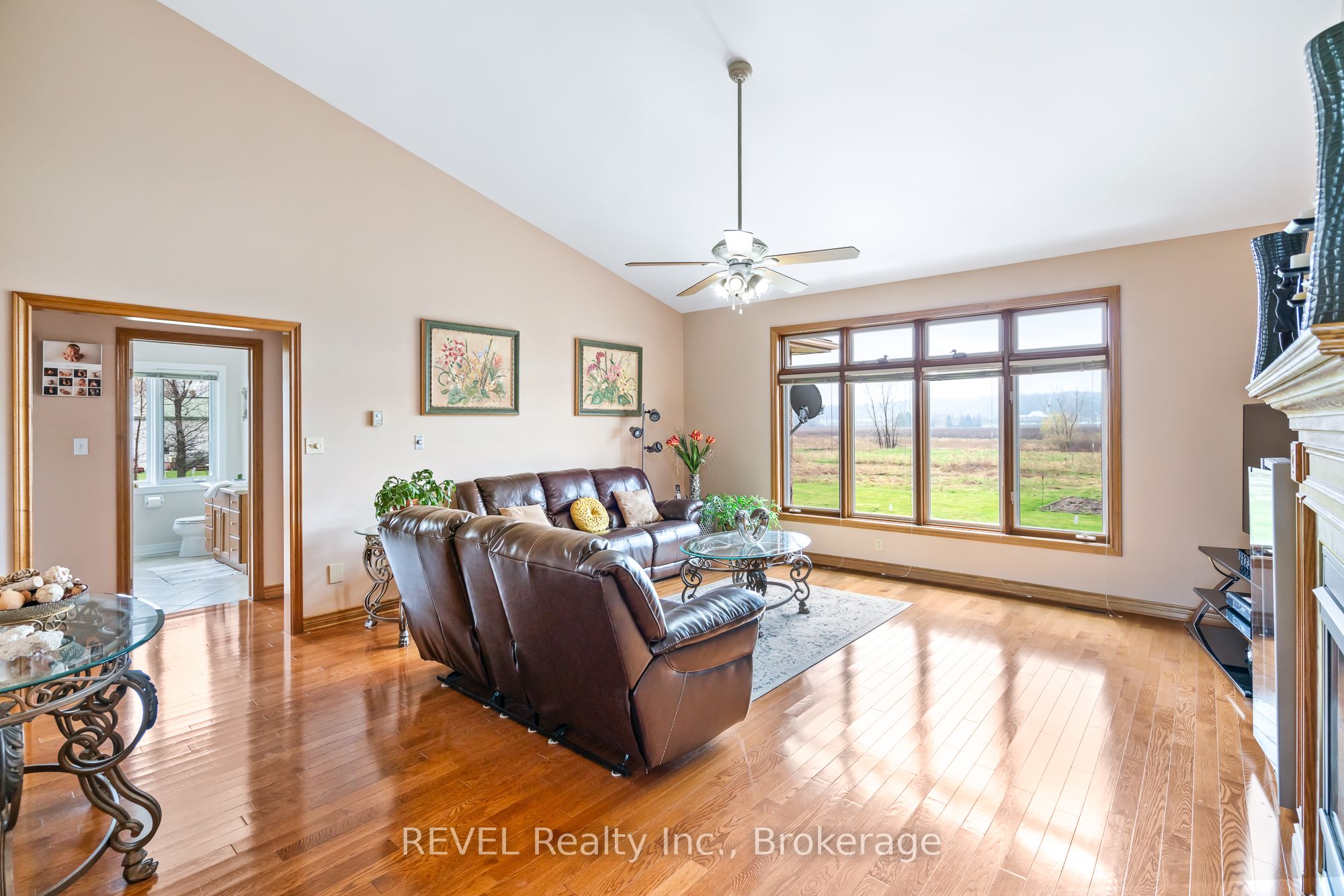 925 Queenston Road Property Photo 10