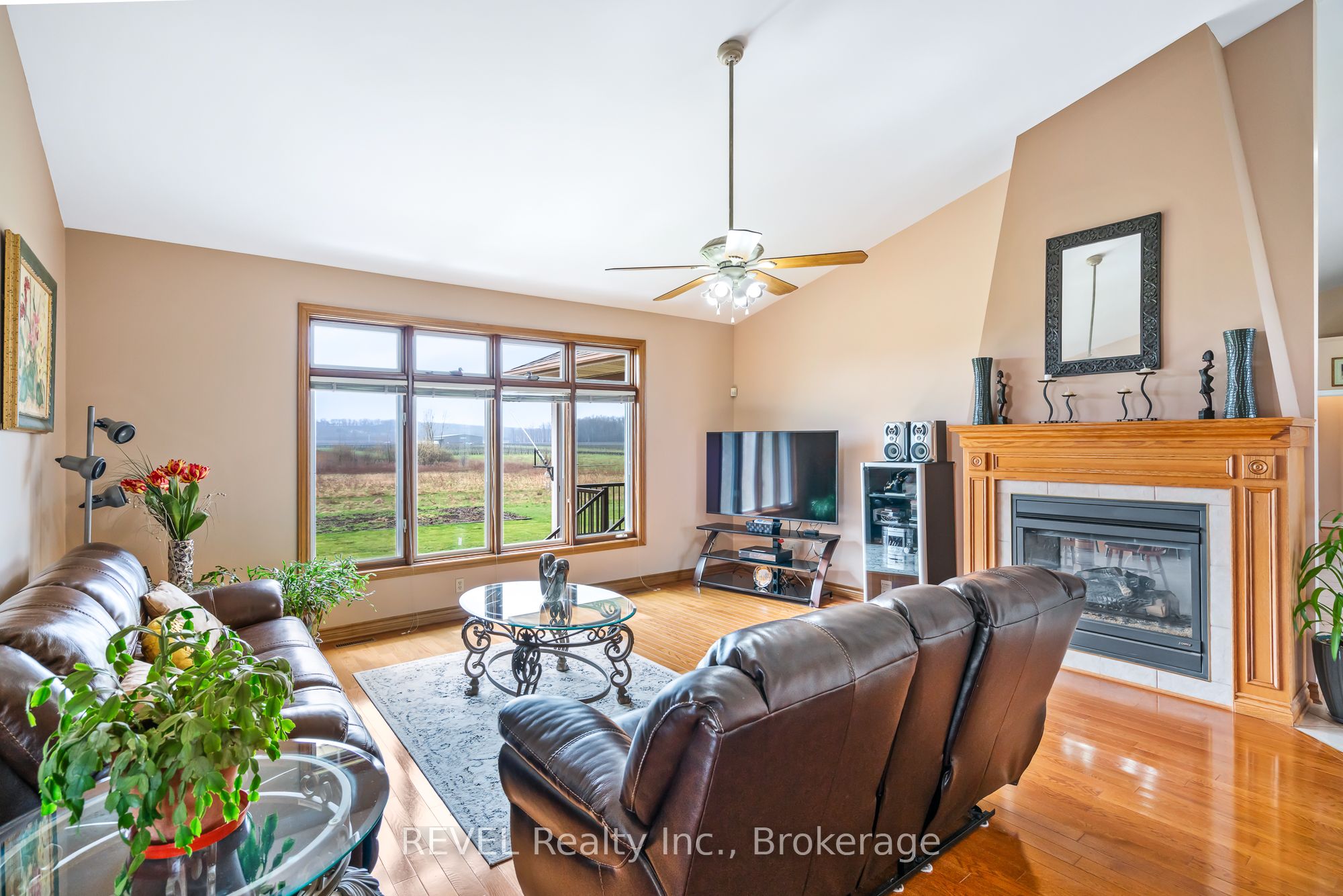 925 Queenston Road Property Photo 11