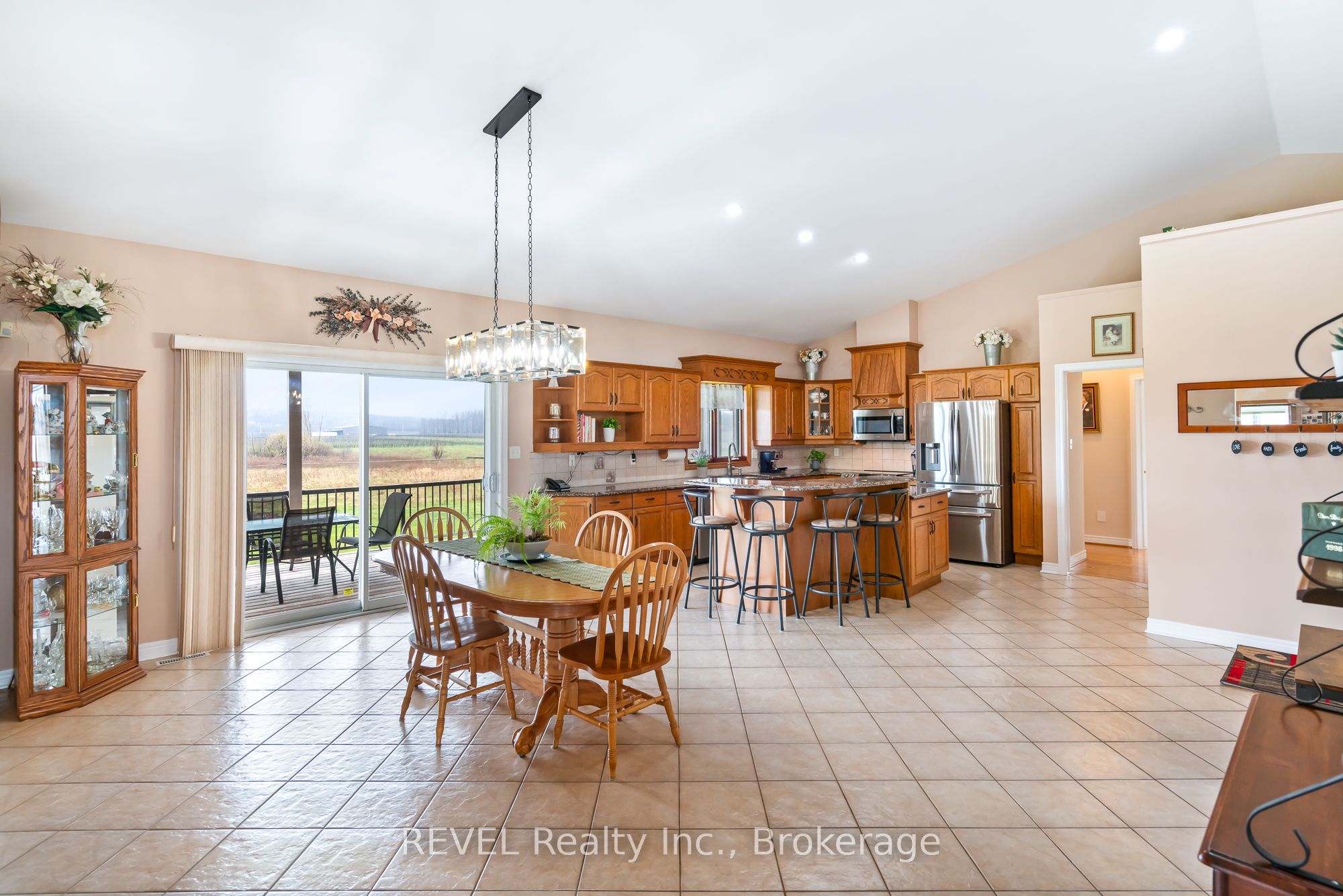 925 Queenston Road Property Photo 12