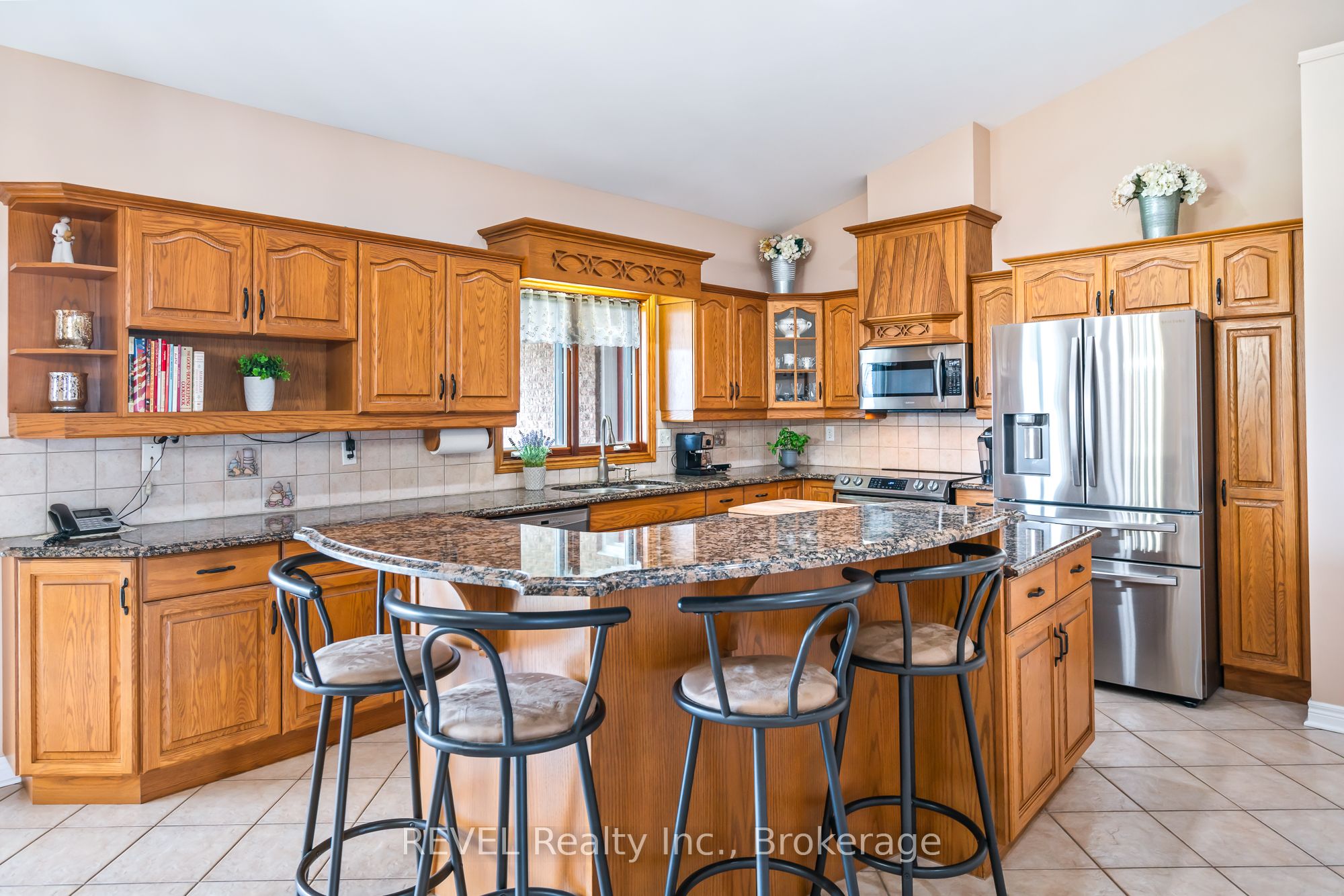 925 Queenston Road Property Photo 13