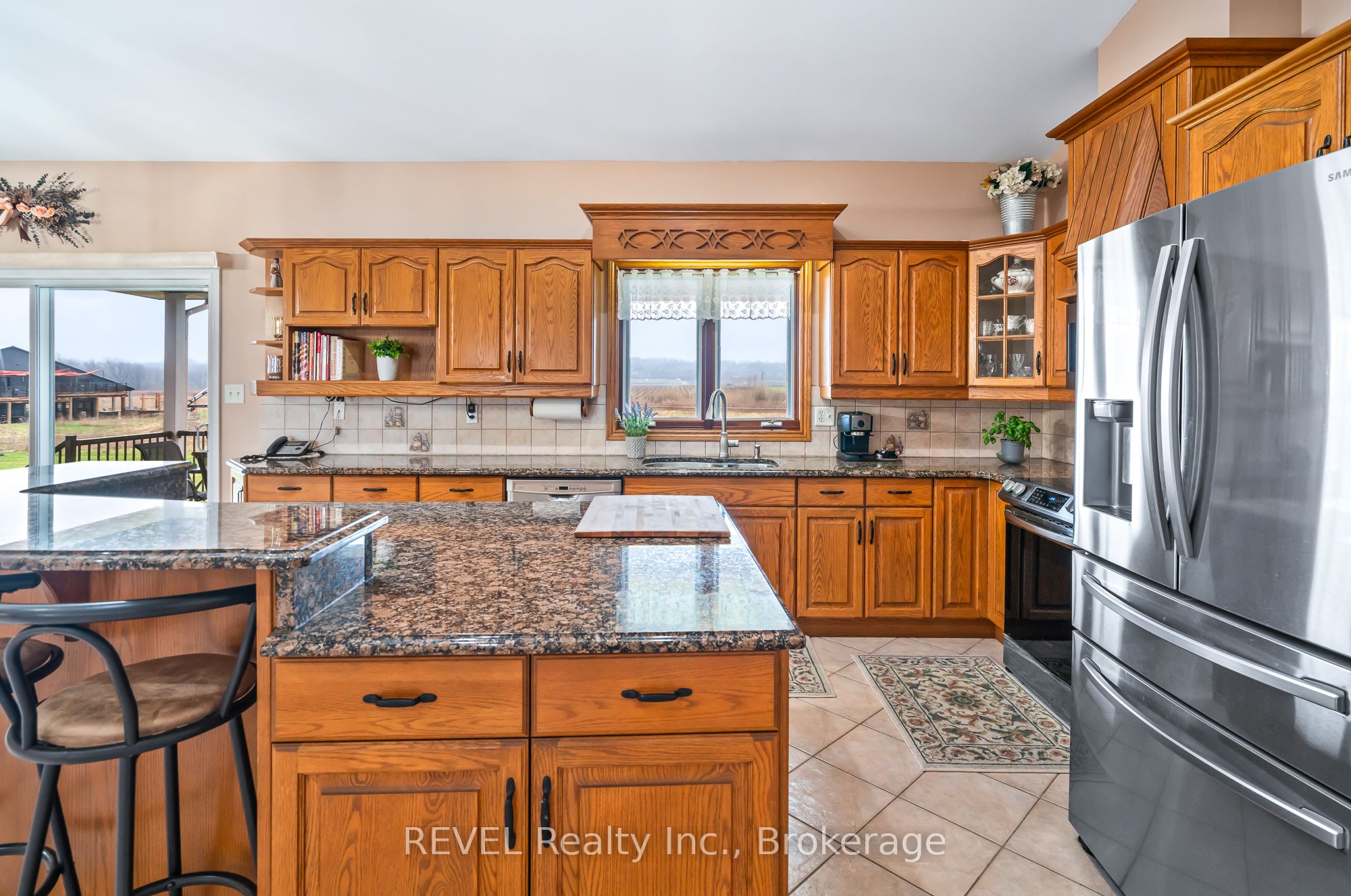 925 Queenston Road Property Photo 15