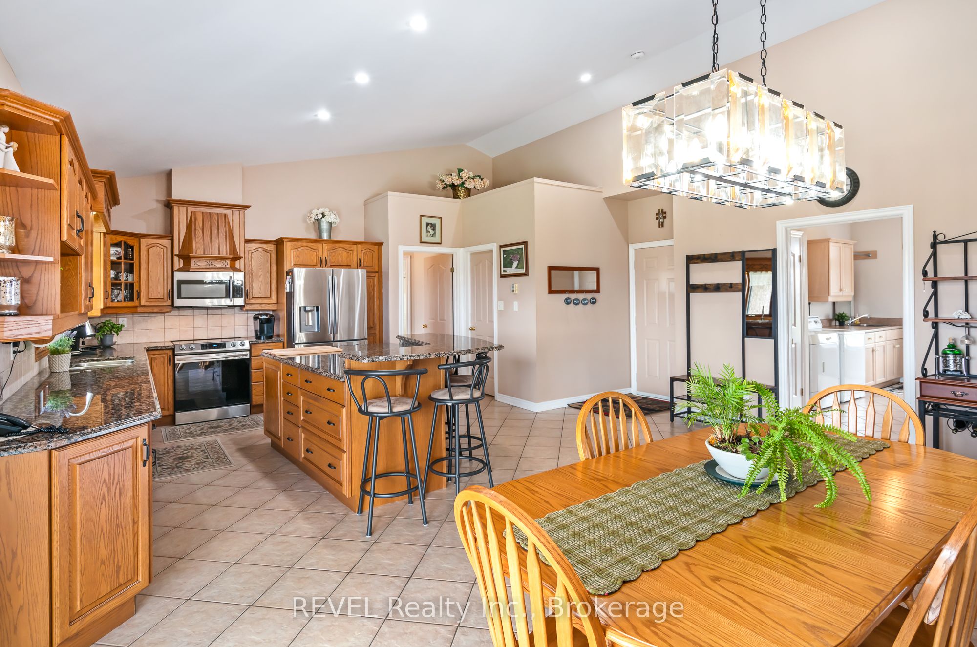 925 Queenston Road Property Photo 16