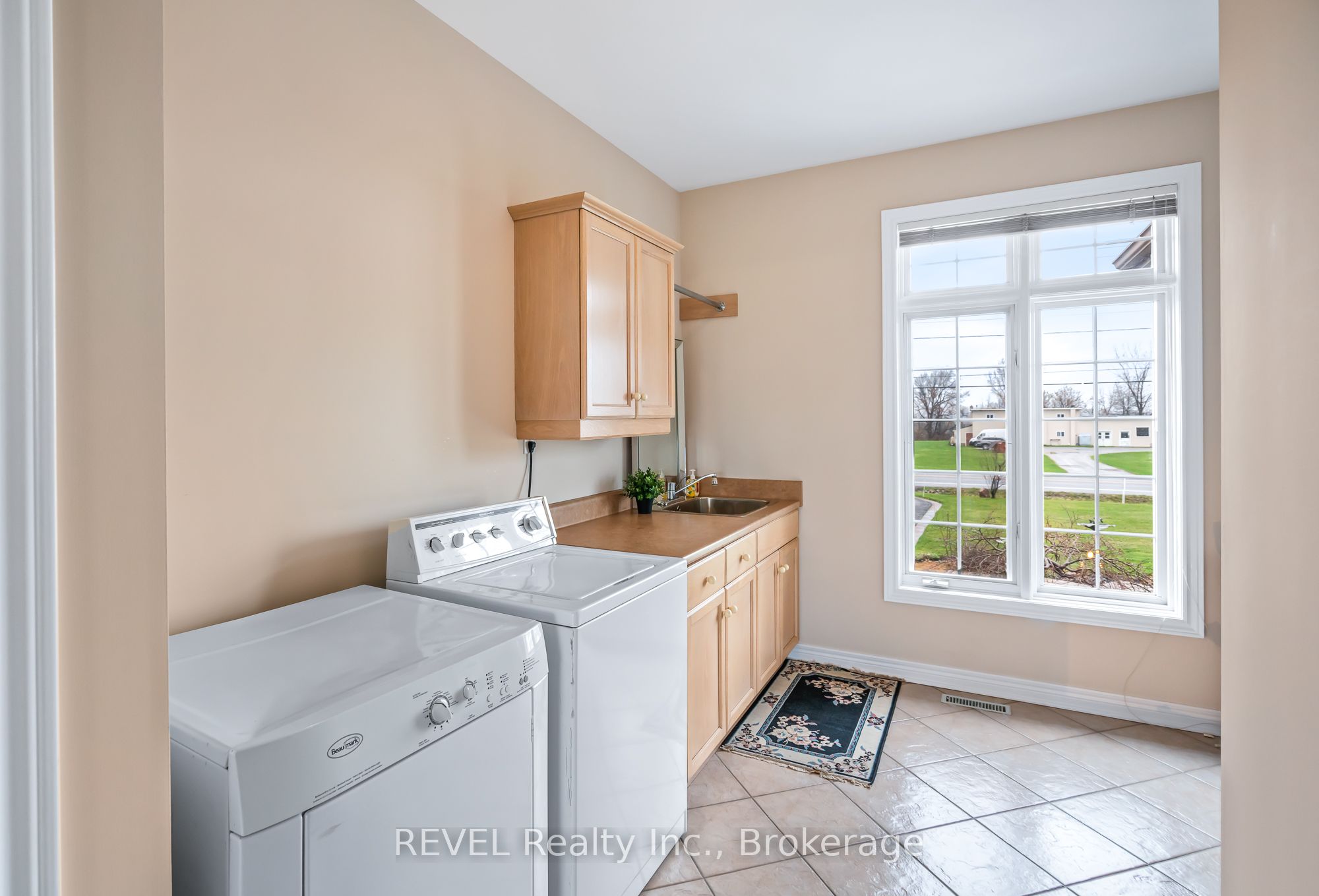 925 Queenston Road Property Photo 17