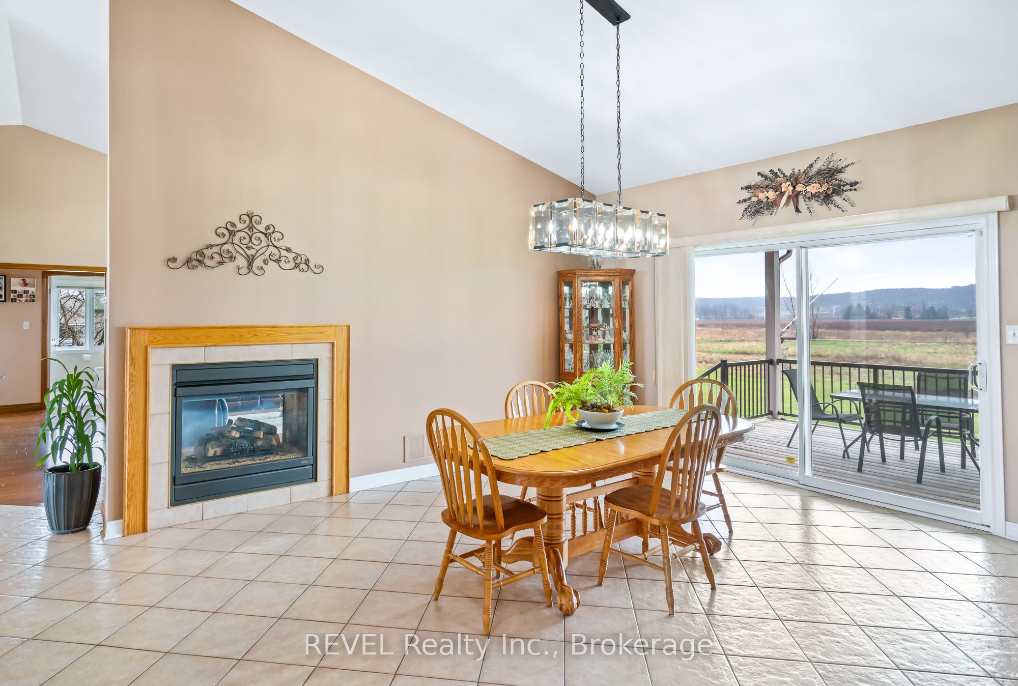 925 Queenston Road Property Photo 18