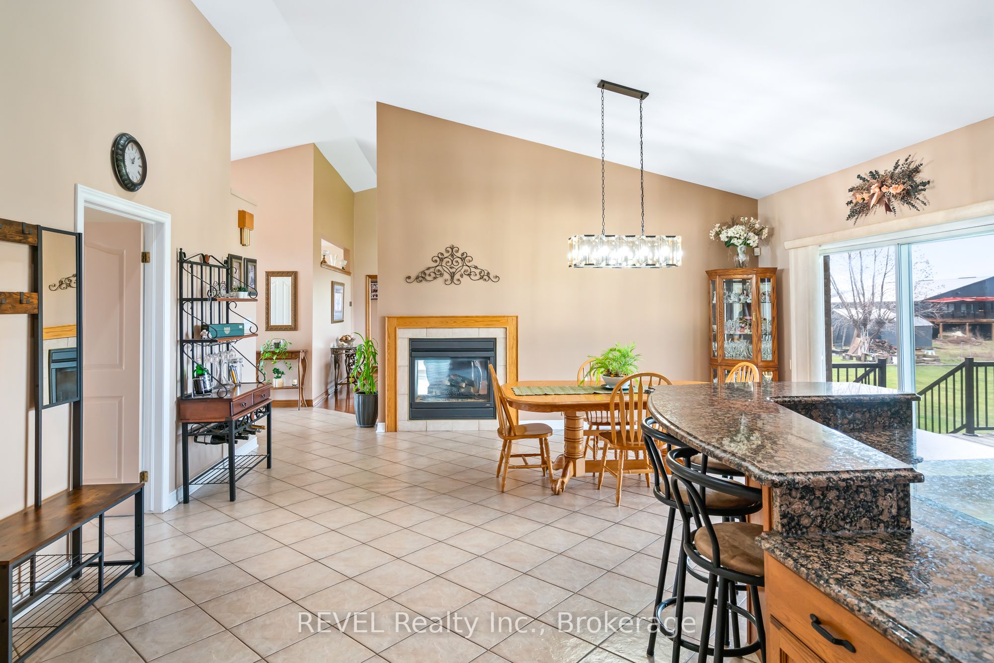 925 Queenston Road Property Photo 19