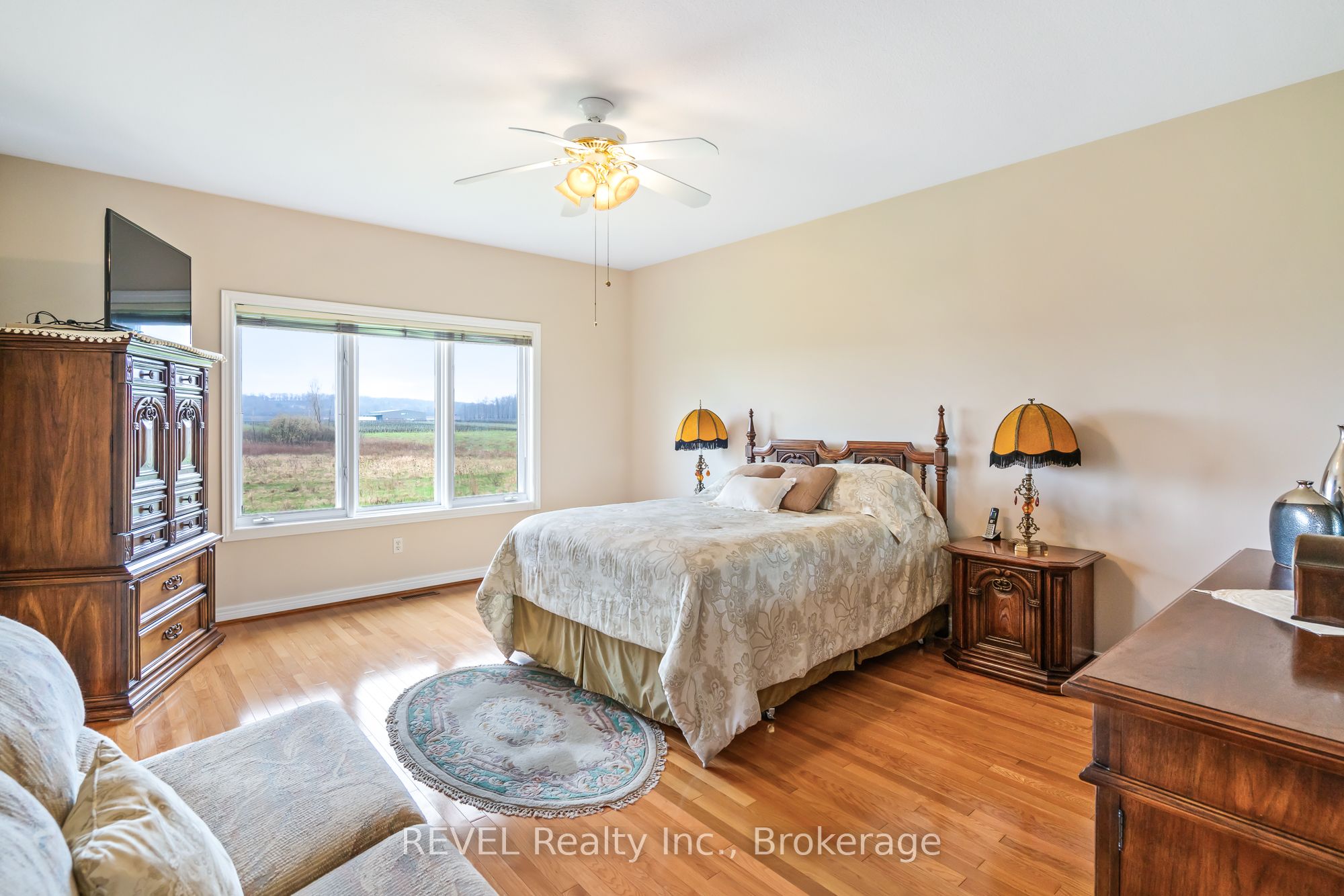 925 Queenston Road Property Photo 20