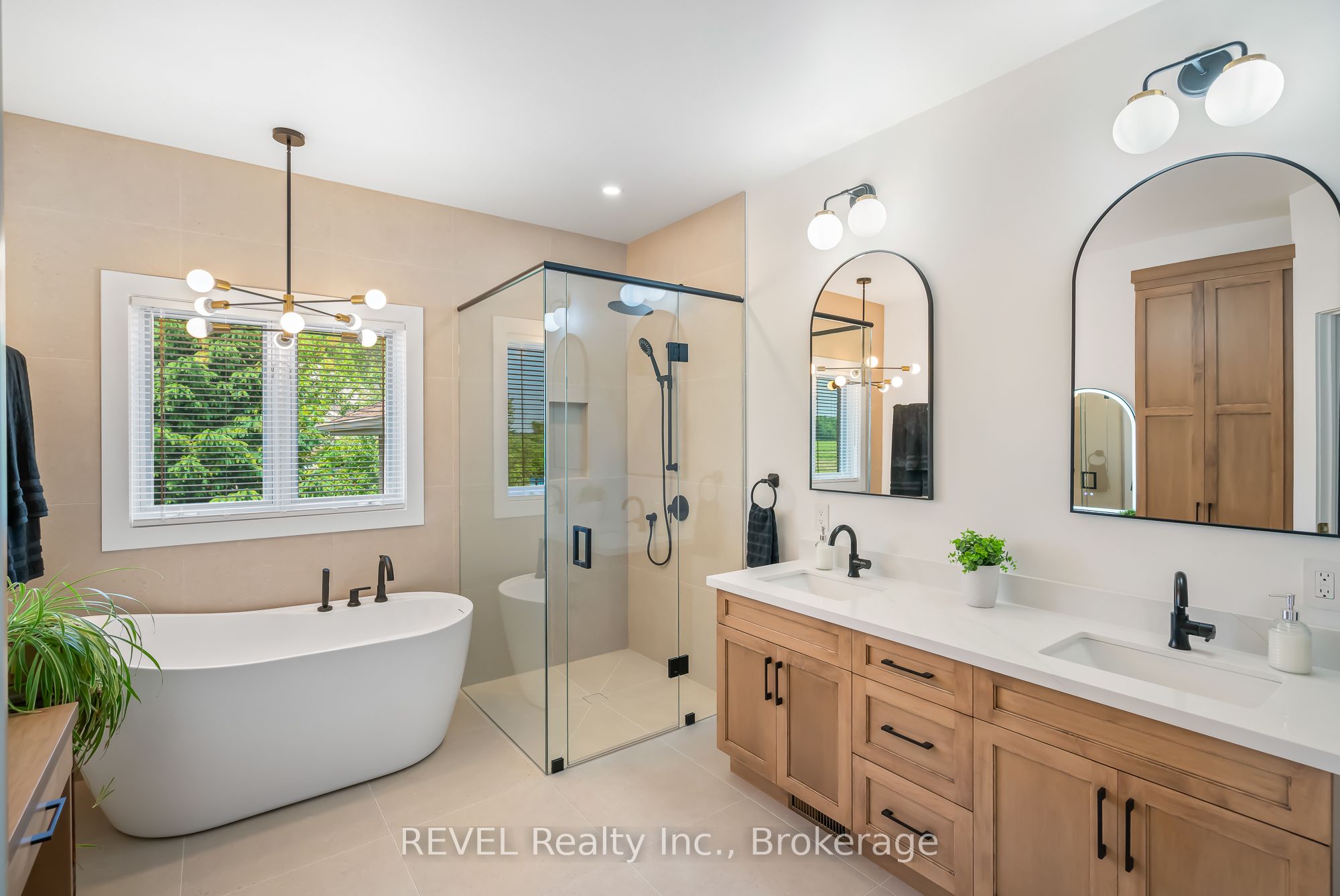 925 Queenston Road Property Photo 22