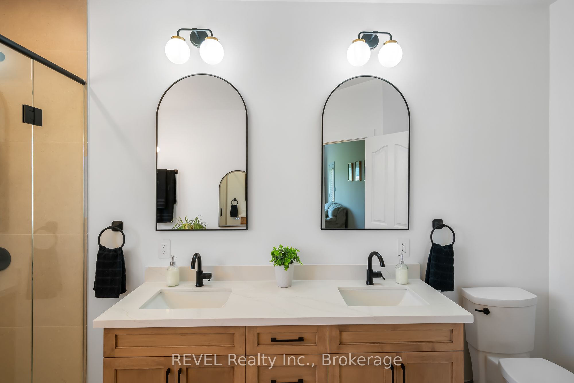 925 Queenston Road Property Photo 23