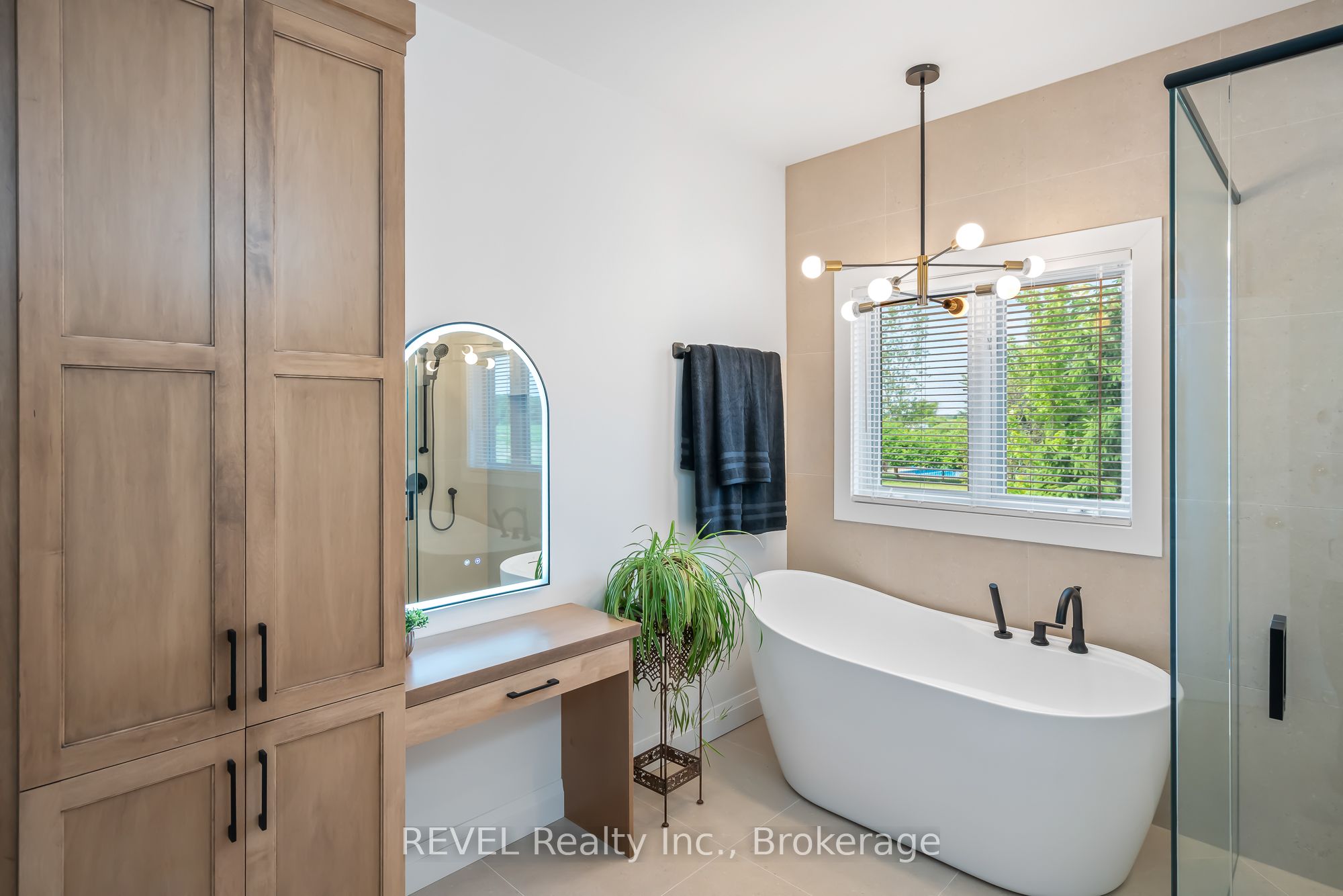 925 Queenston Road Property Photo 24