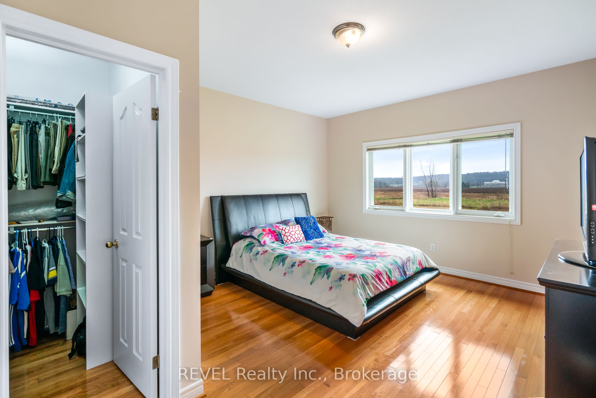 925 Queenston Road Property Photo 26