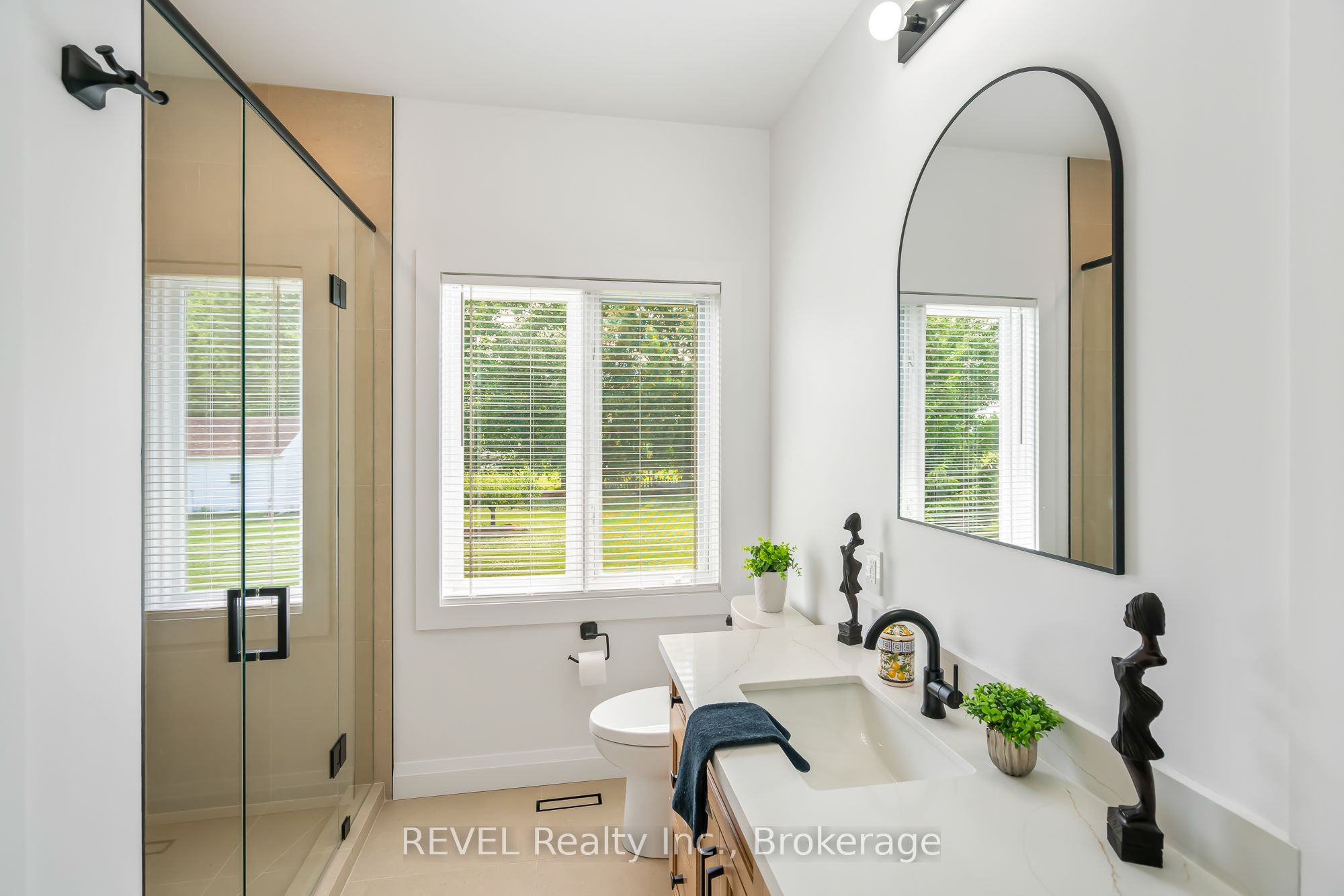 925 Queenston Road Property Photo 27