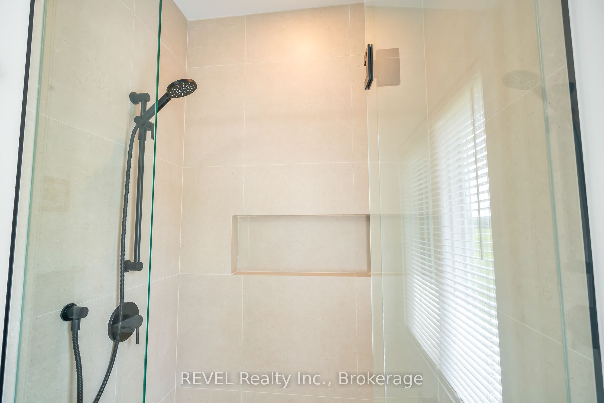 925 Queenston Road Property Photo 29