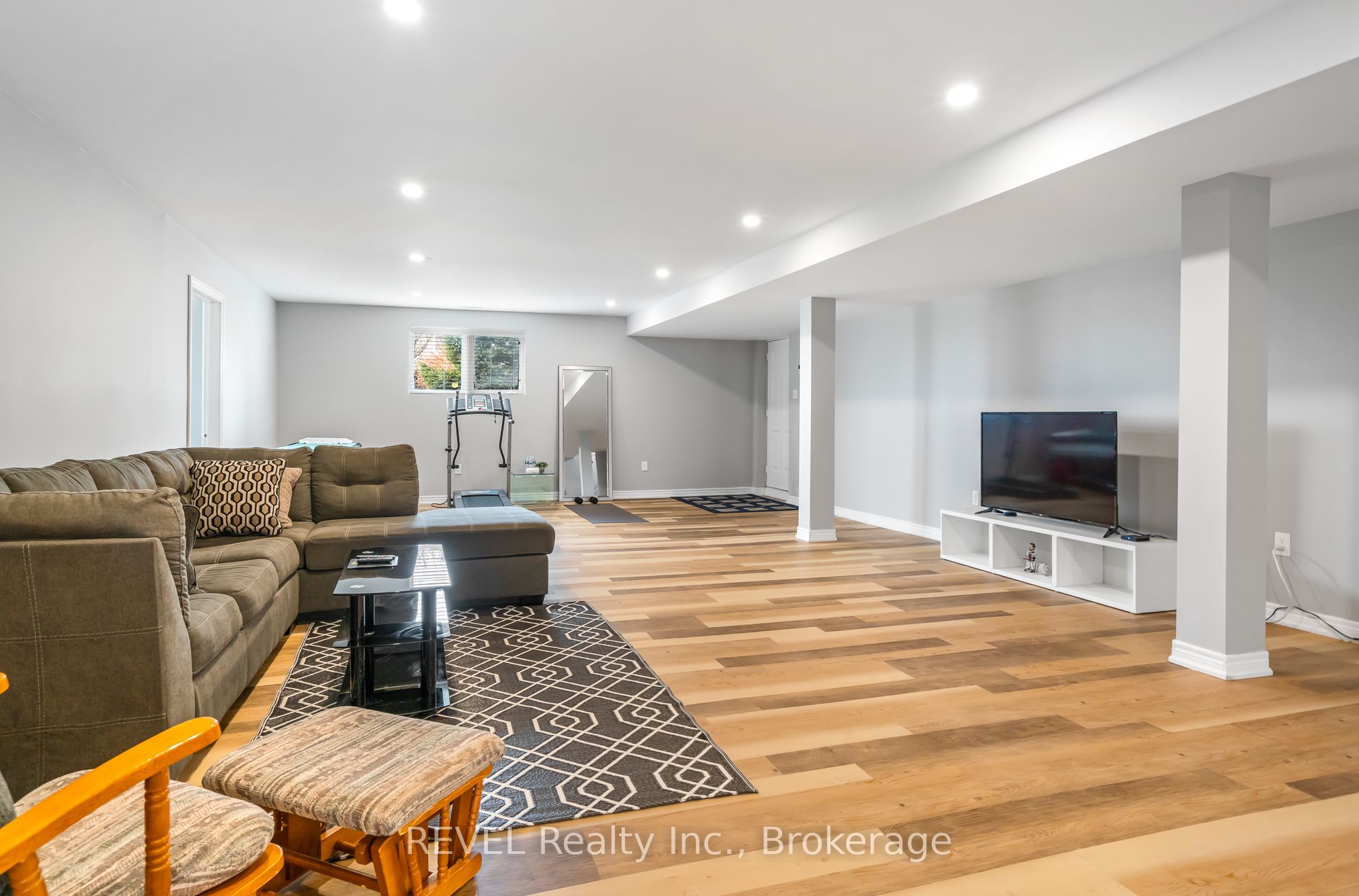 925 Queenston Road Property Photo 31