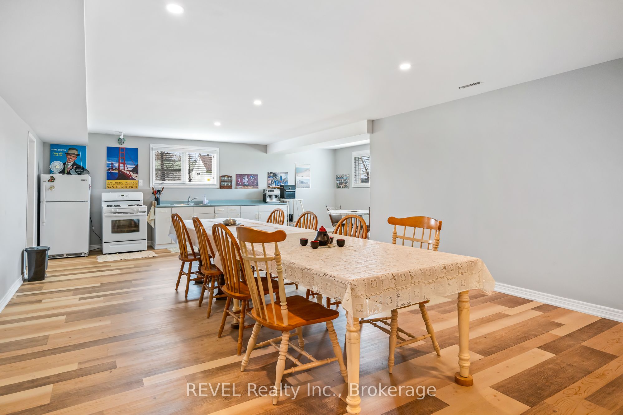 925 Queenston Road Property Photo 32