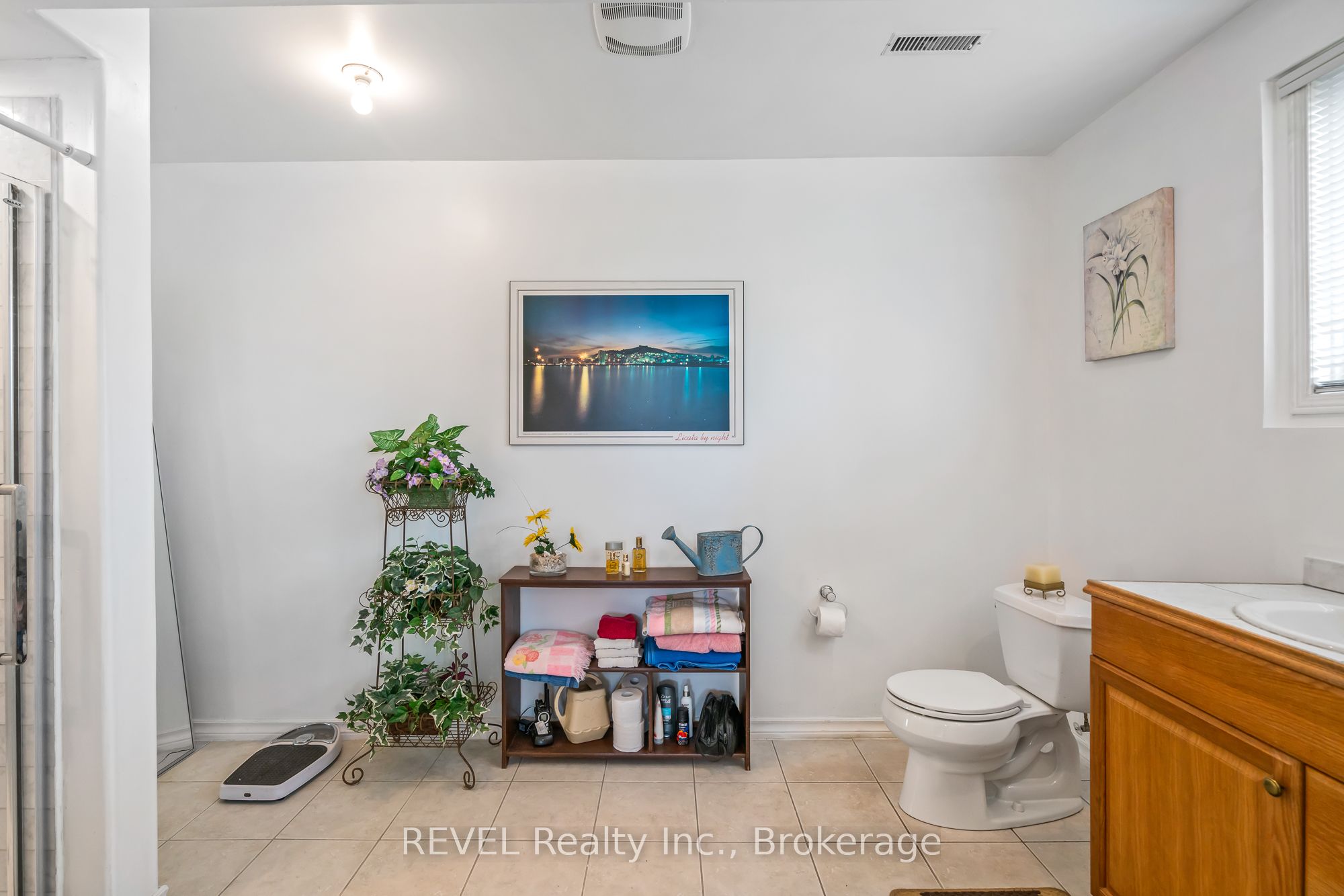 925 Queenston Road Property Photo 34