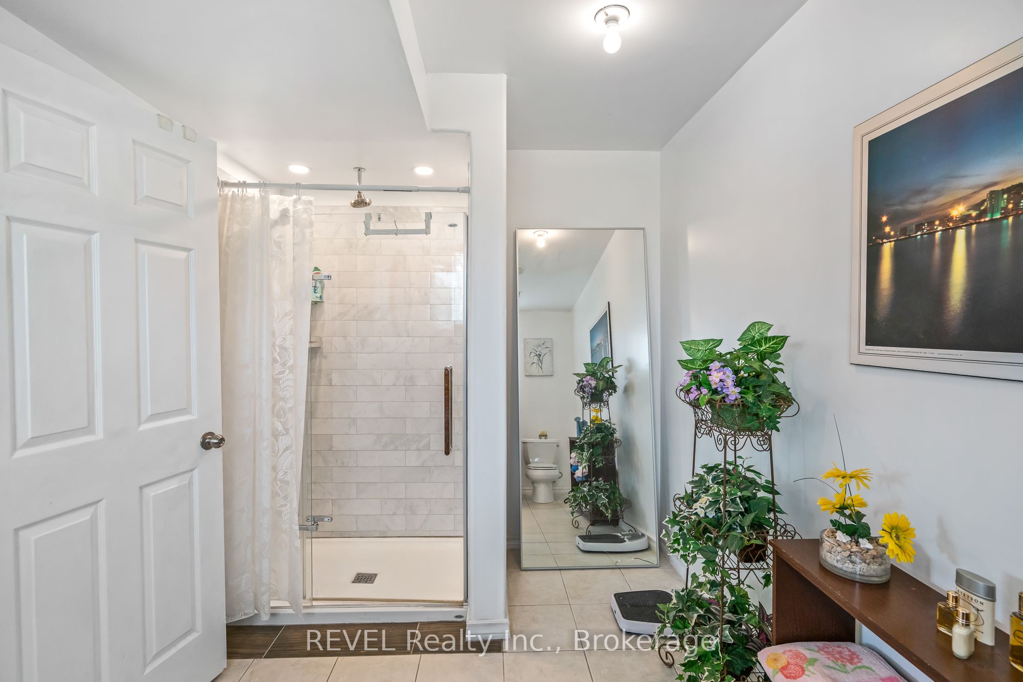 925 Queenston Road Property Photo 35