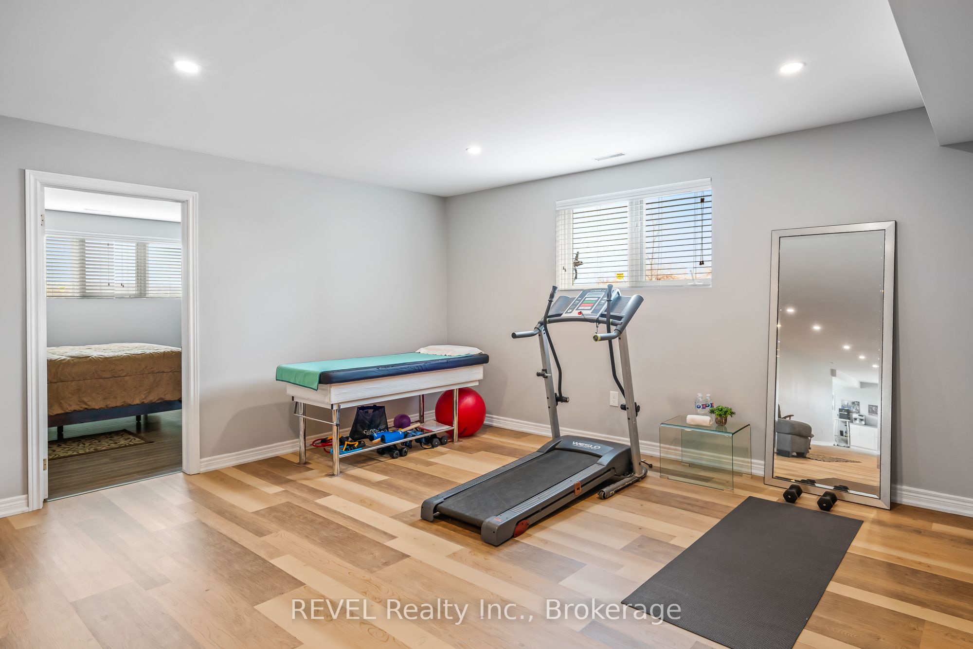 925 Queenston Road Property Photo 36