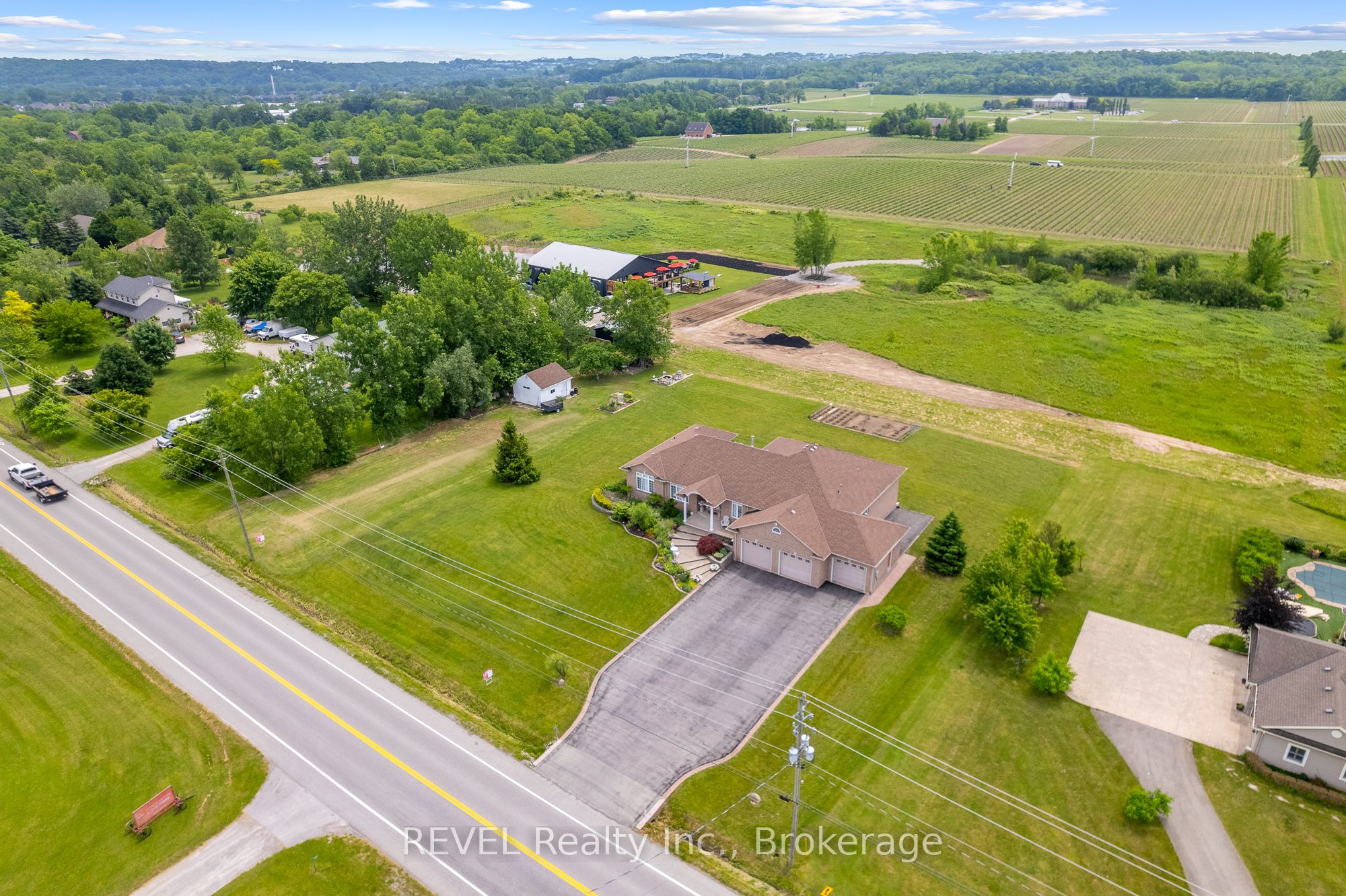 925 Queenston Road Property Photo 39