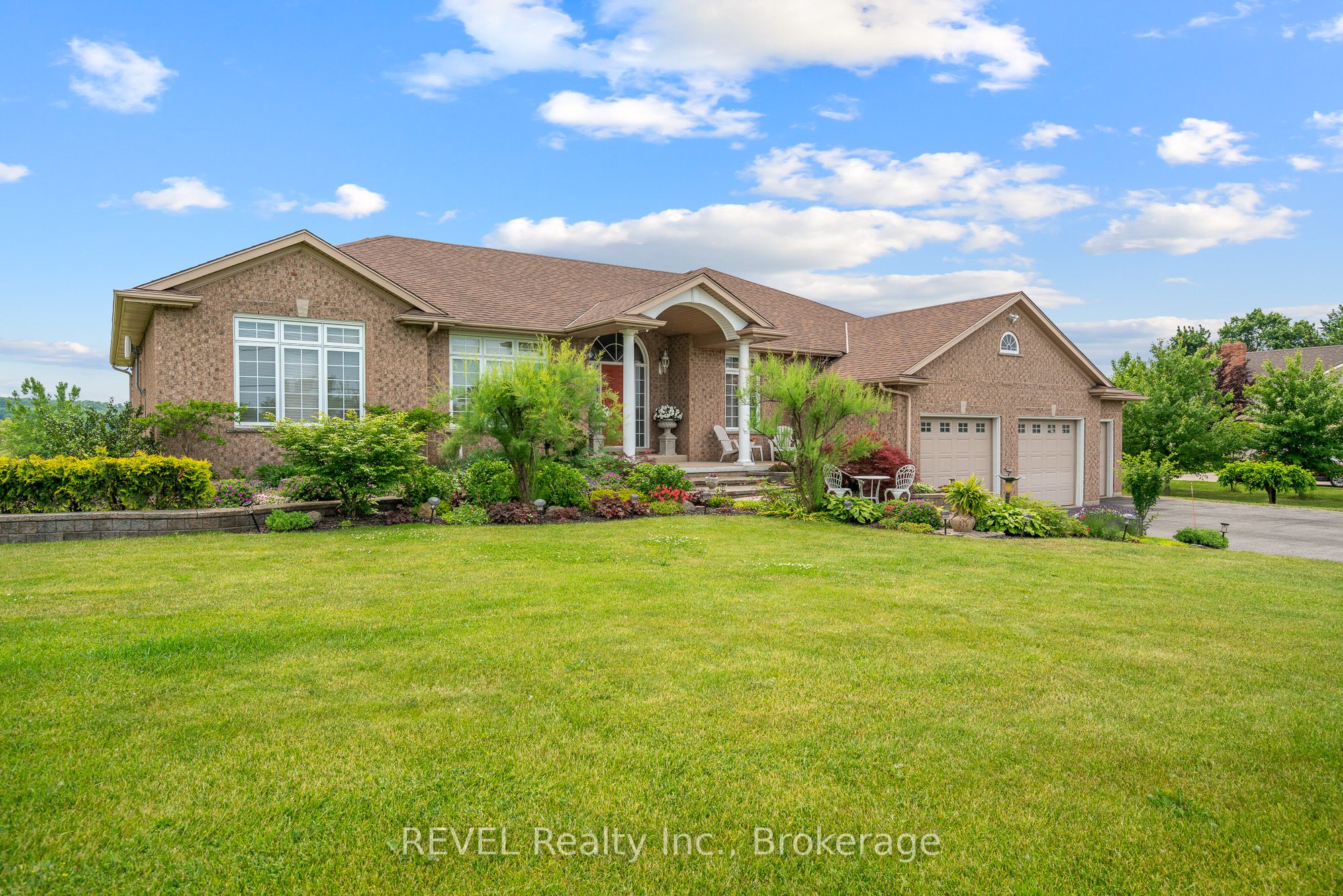 925 Queenston Road Property Photo 42