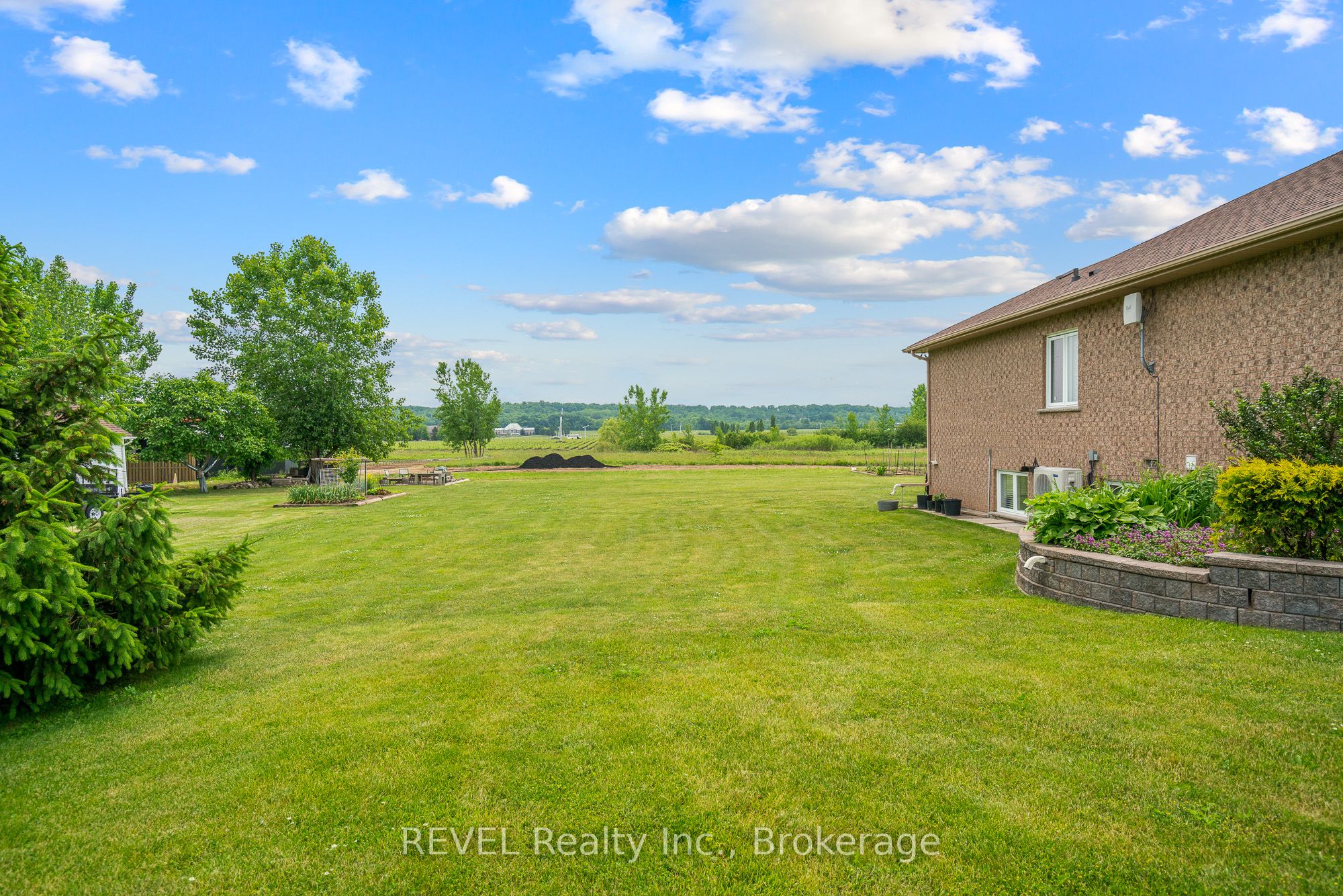 925 Queenston Road Property Photo 43