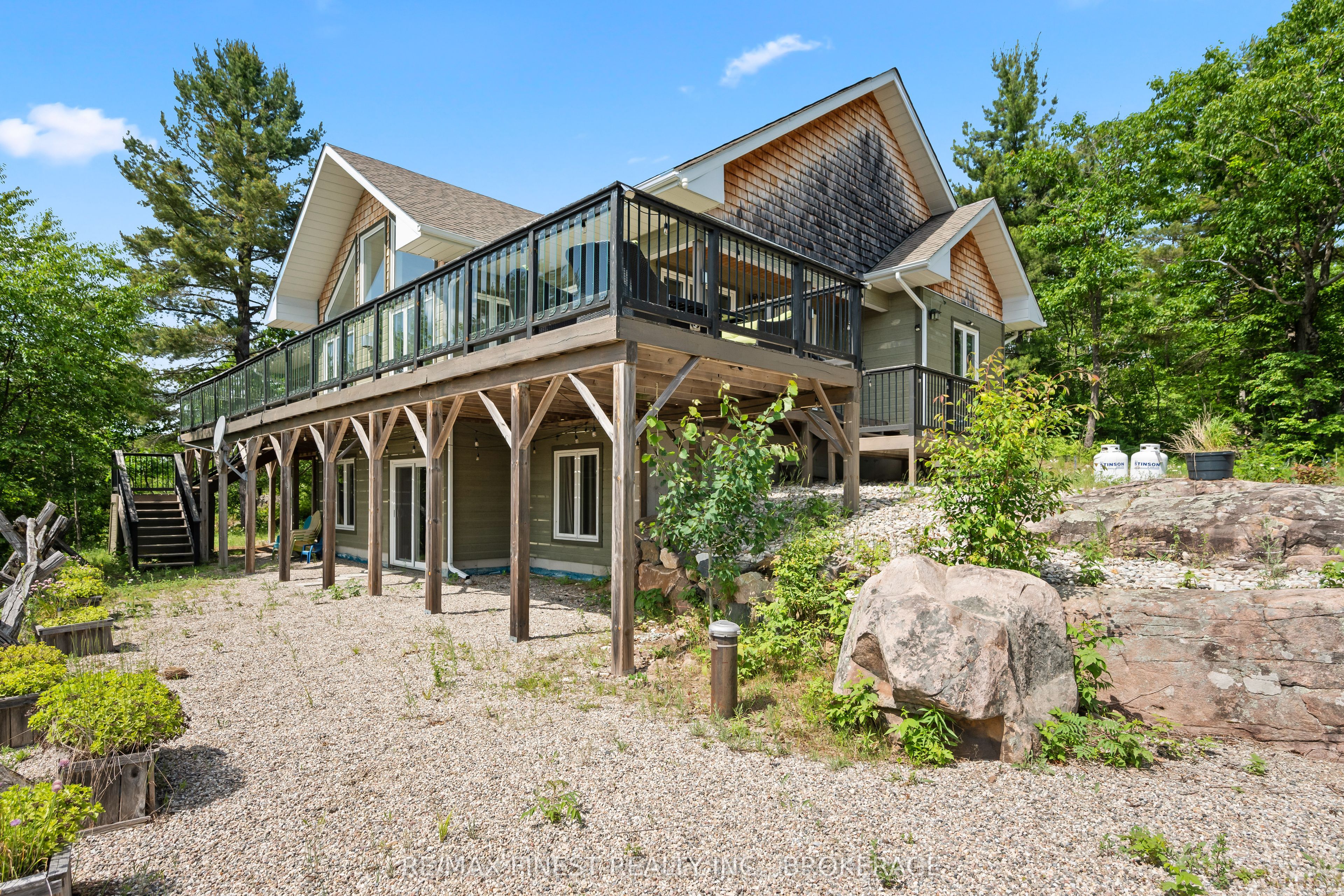 2092 Beach Road Property Photo 4