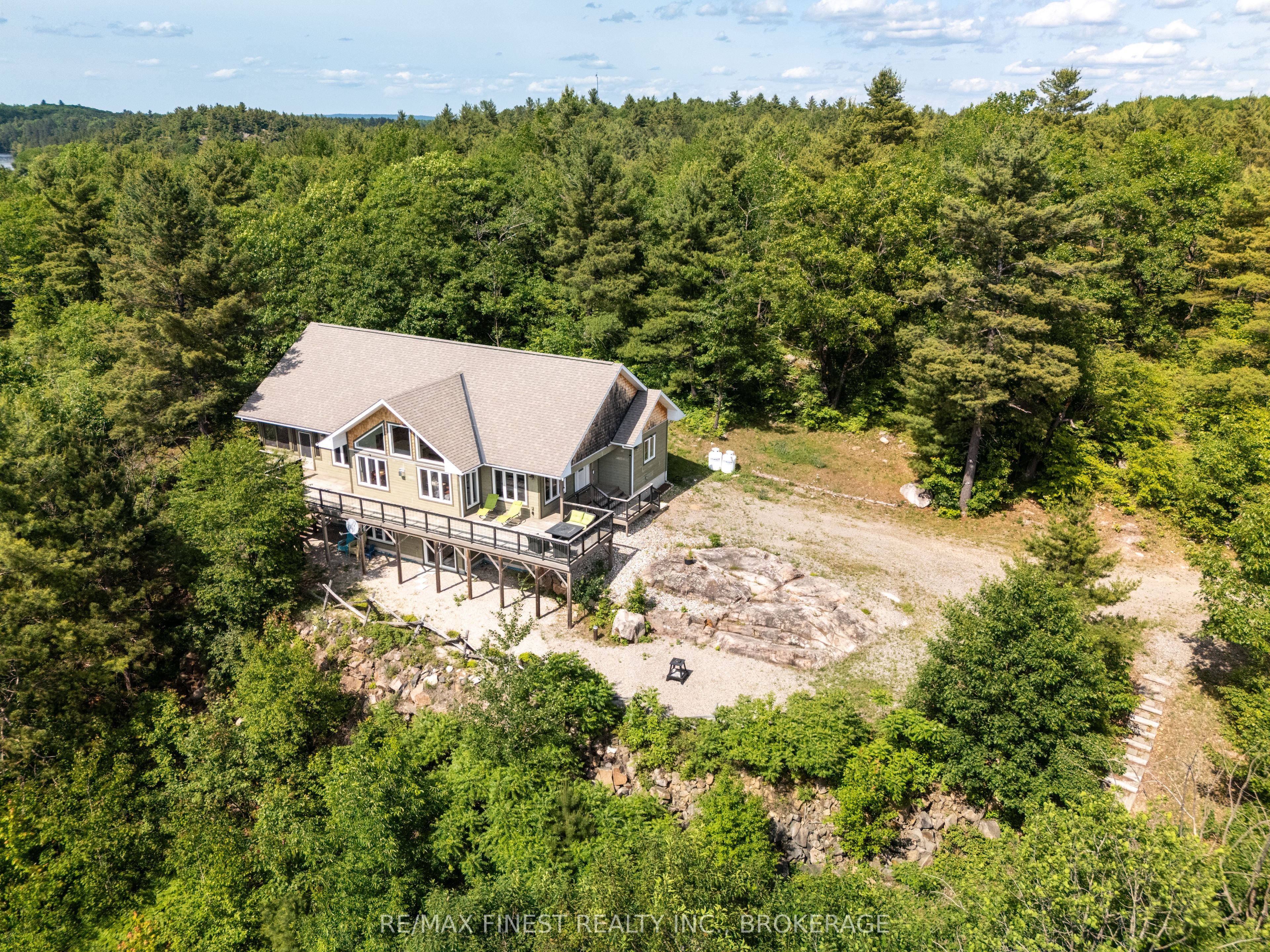 2092 Beach Road Property Photo 6