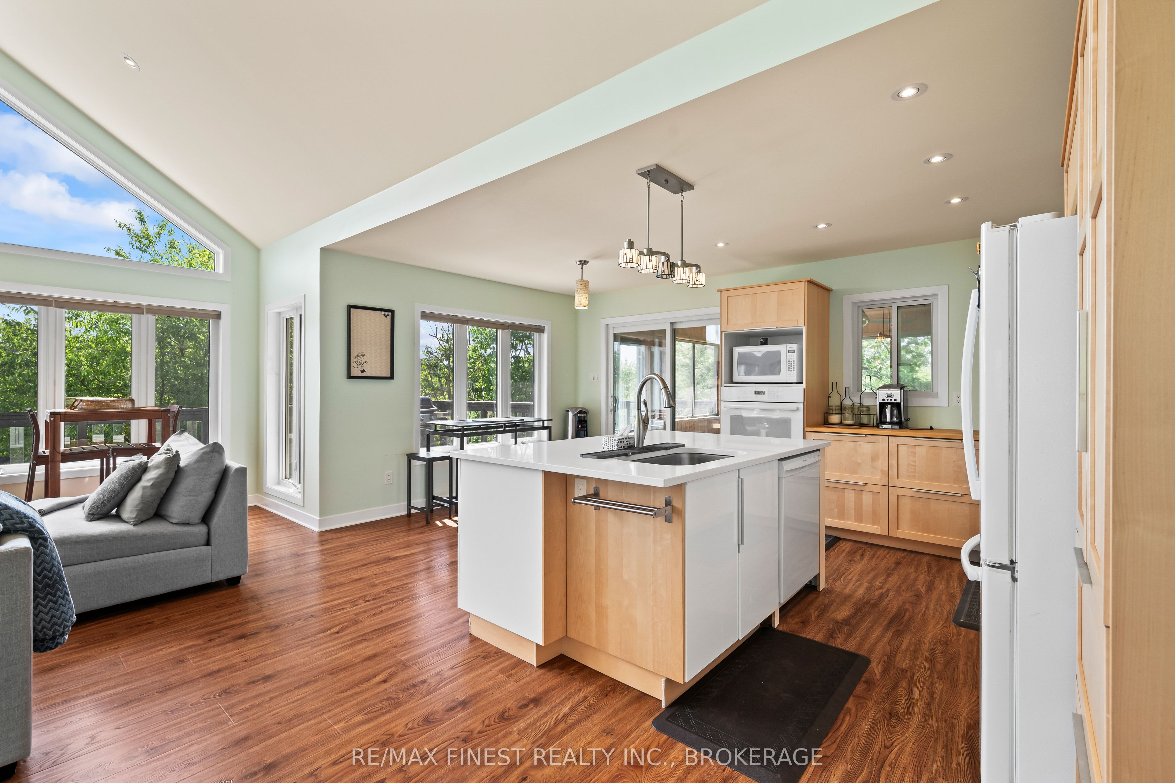 2092 Beach Road Property Photo 14