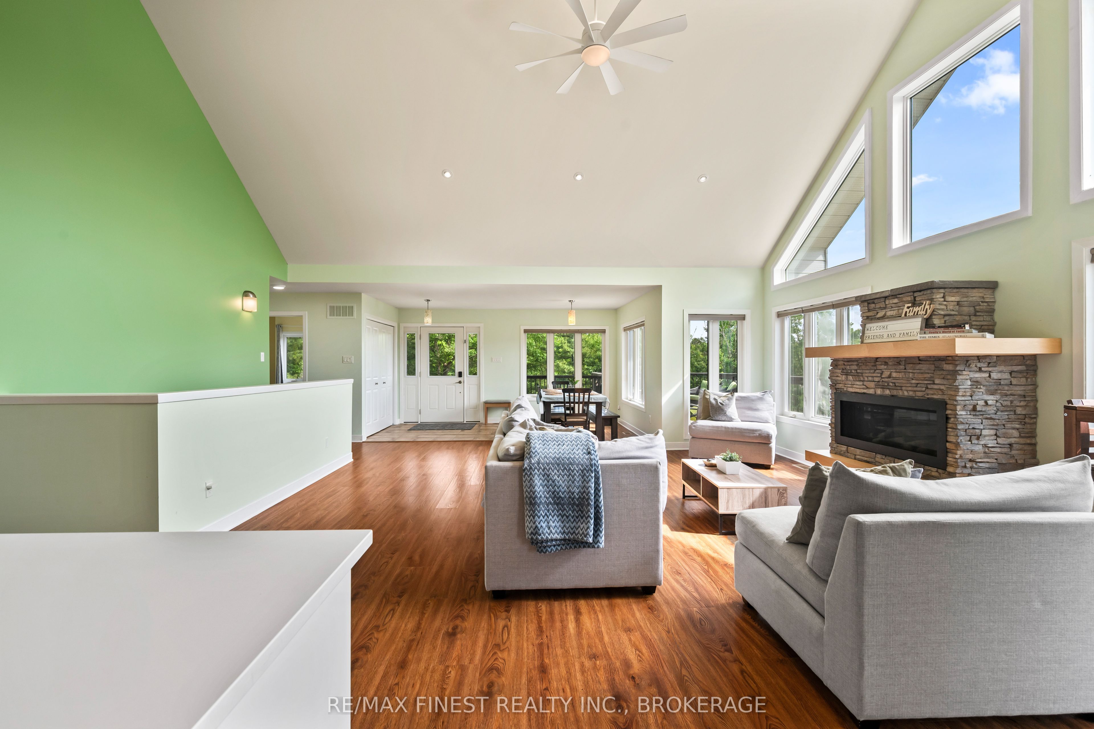 2092 Beach Road Property Photo 16