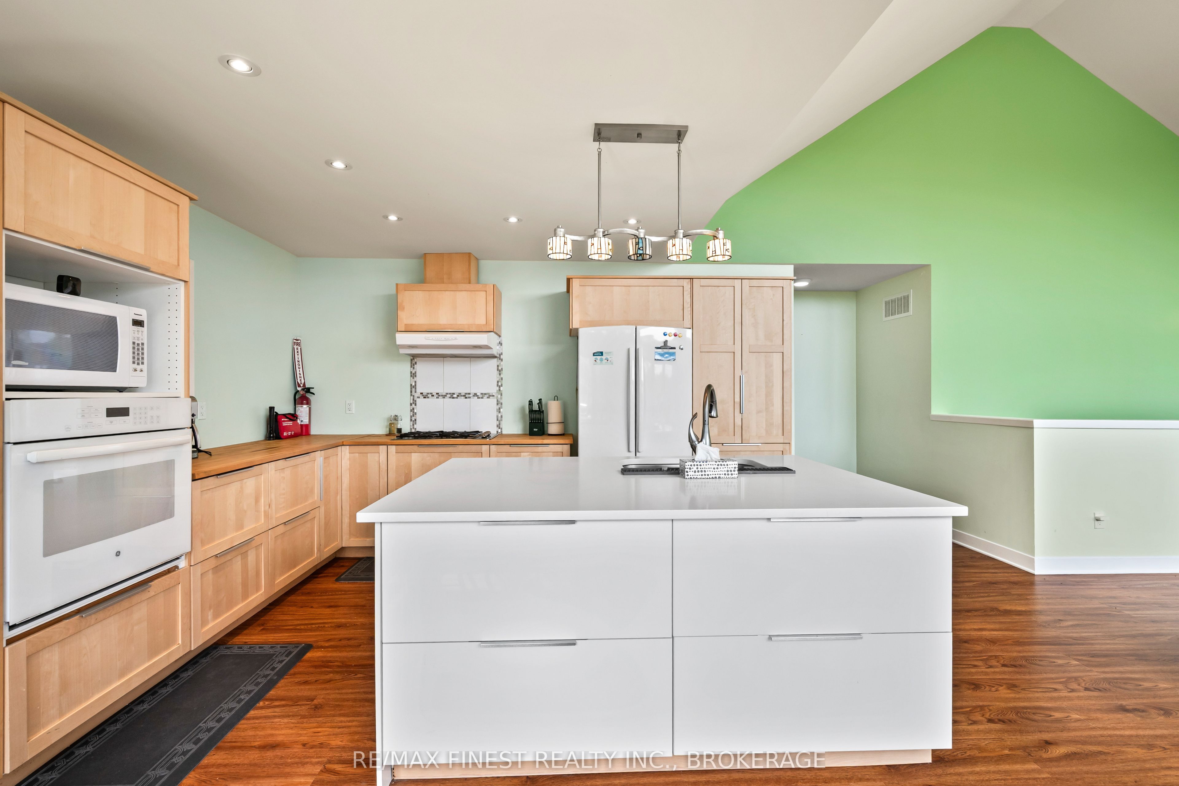 2092 Beach Road Property Photo 20