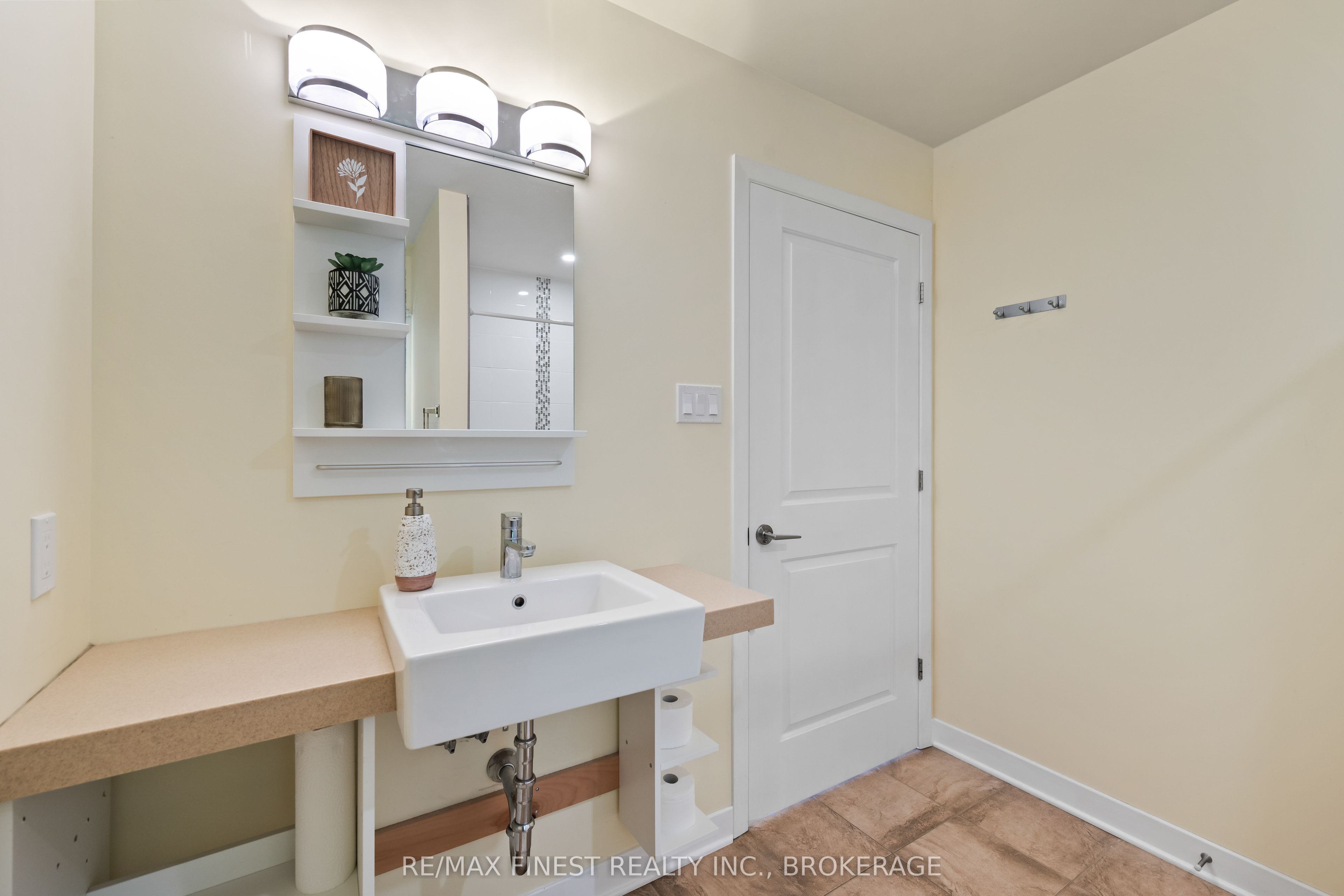 2092 Beach Road Property Photo 27