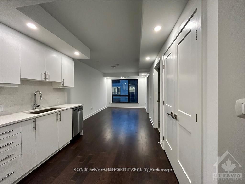 340 QUEEN Street S 810