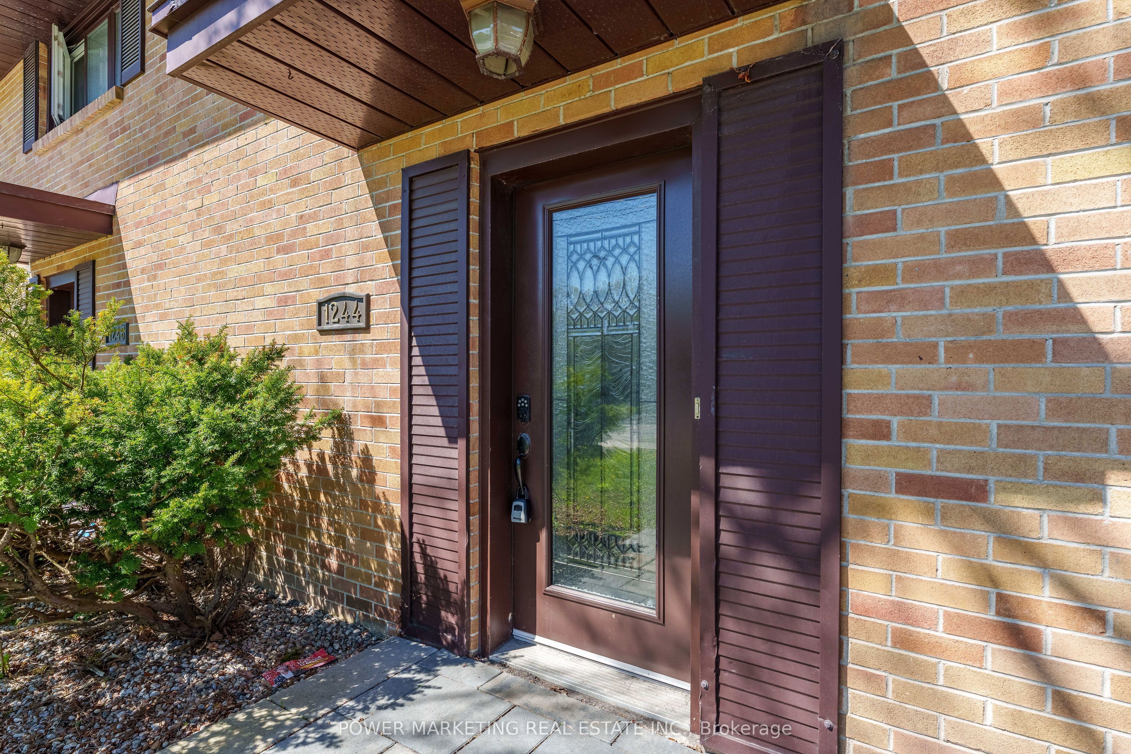 1244 Prince Of Wales Dr Property Photo 3