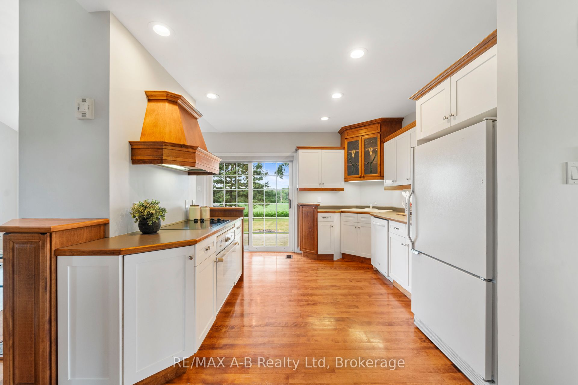 2700 Cow Path Property Photo 8