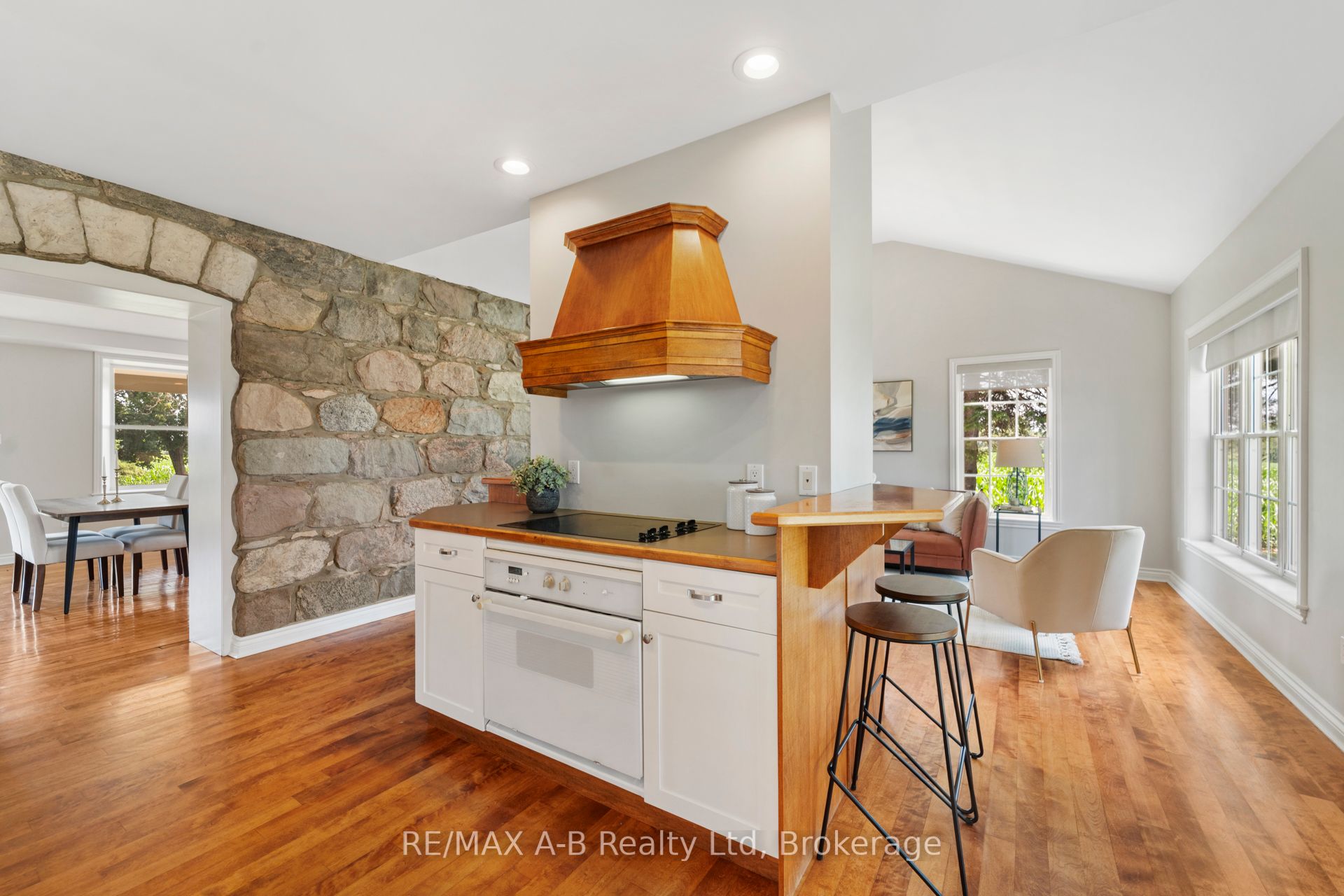 2700 Cow Path Property Photo 11