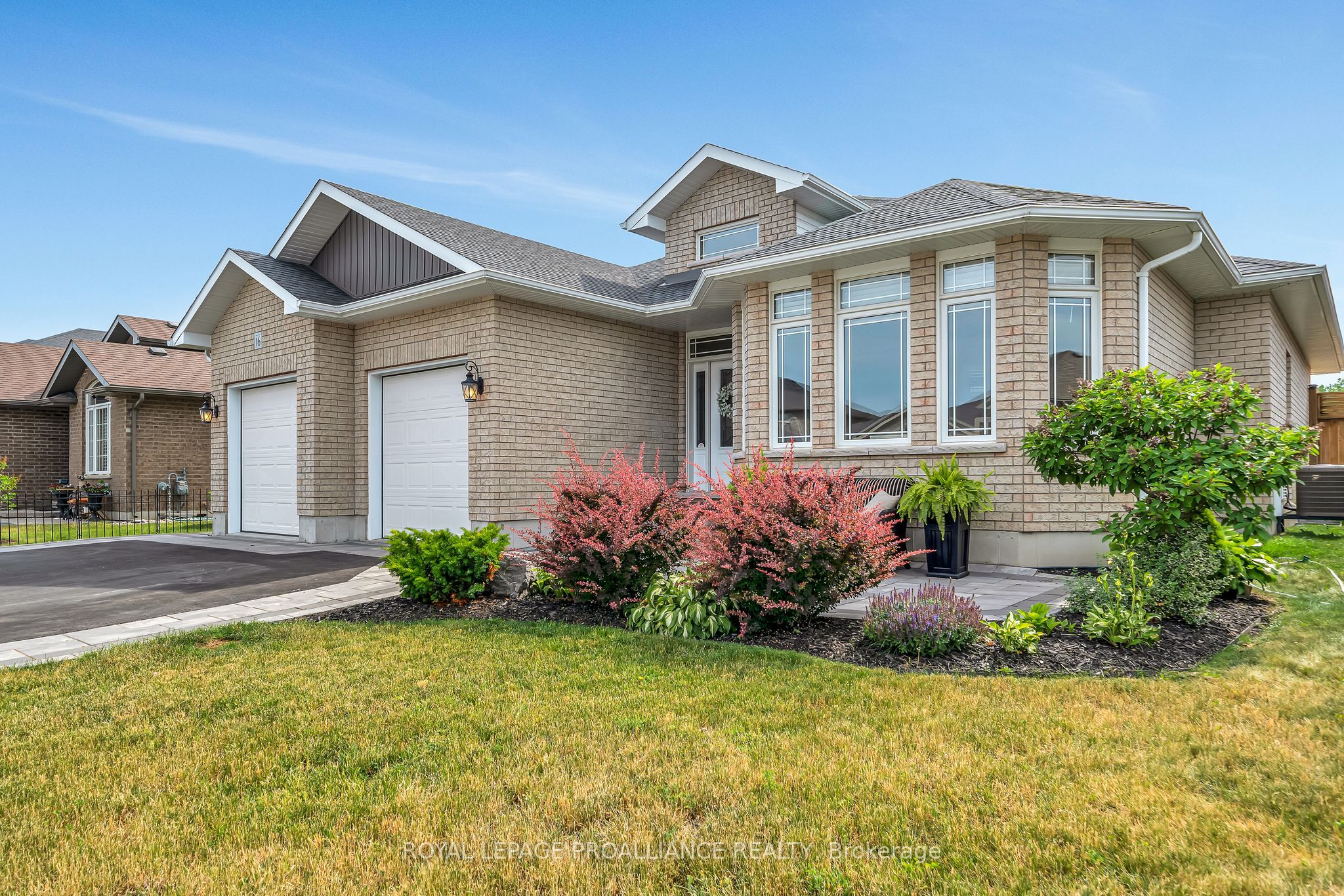 16 Hummingbird Drive